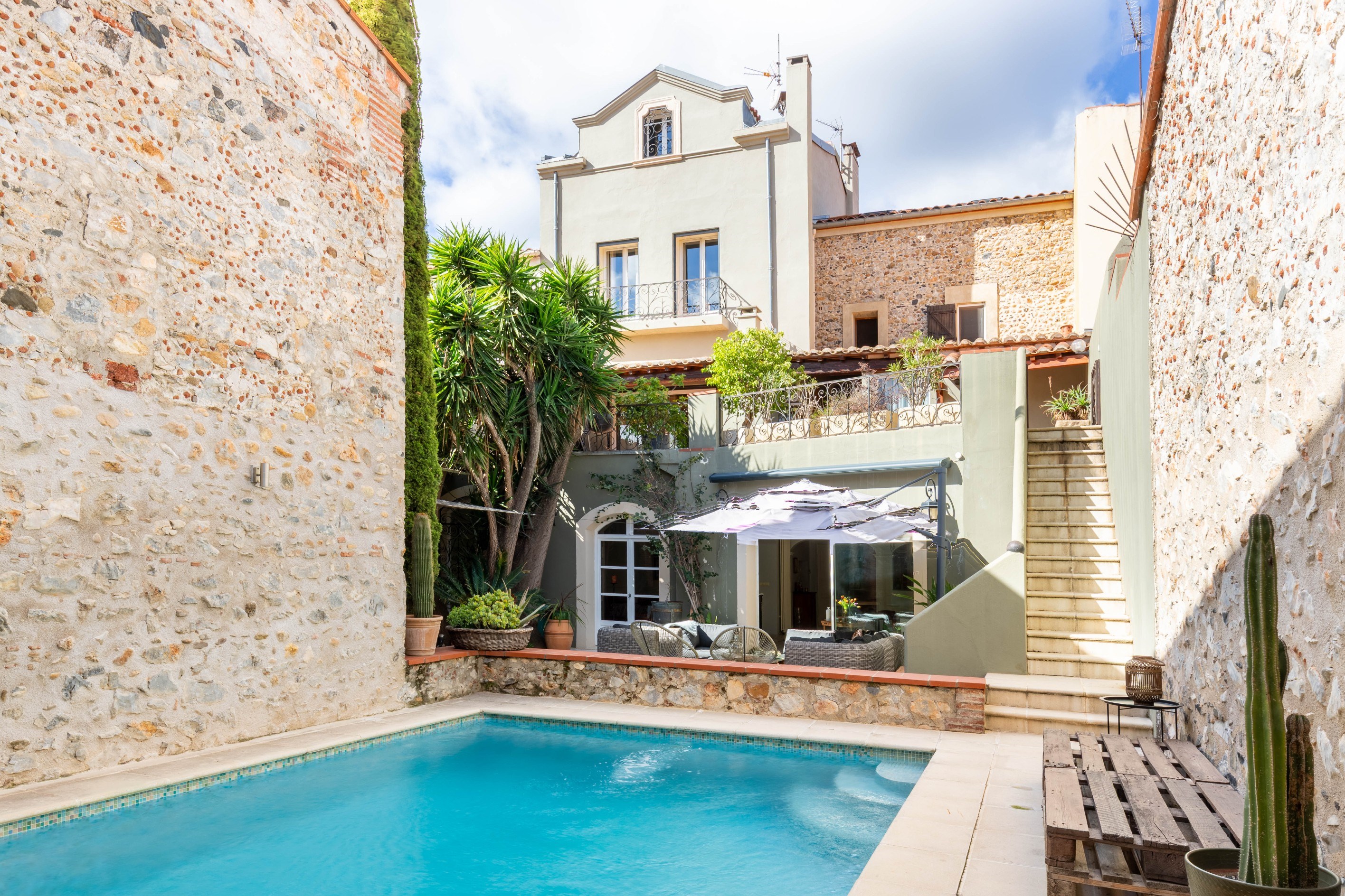  Characterful village-center home with Pool - 物件實景