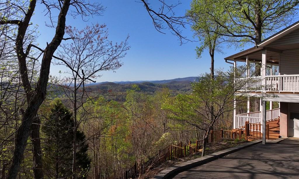 Hayesville, North Carolina, 28904, United States, 2 Bedrooms Bedrooms, ,3 BathroomsBathrooms,Residential,For Sale,1762201