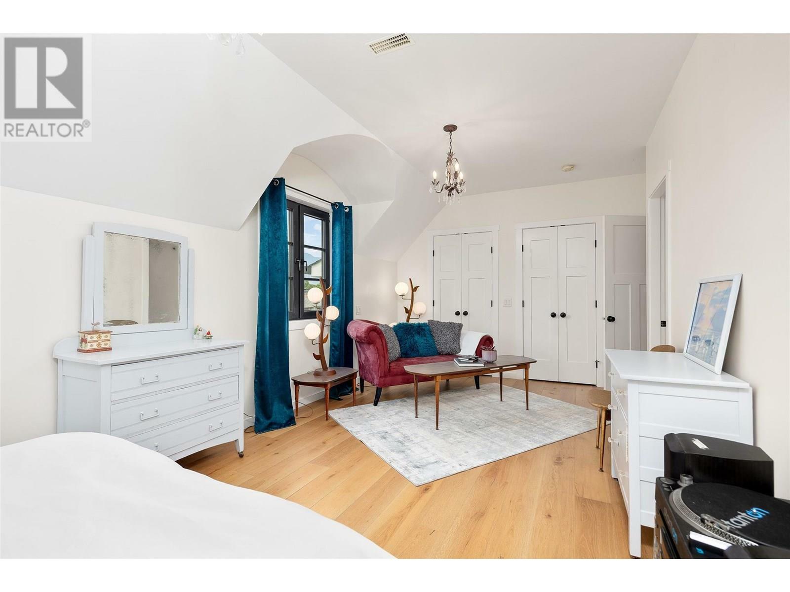 KELOWNA, British Columbia, V1Y 5N3, CA, 6 Bedrooms Bedrooms, ,4 BathroomsBathrooms,Residential,For Sale,1883056