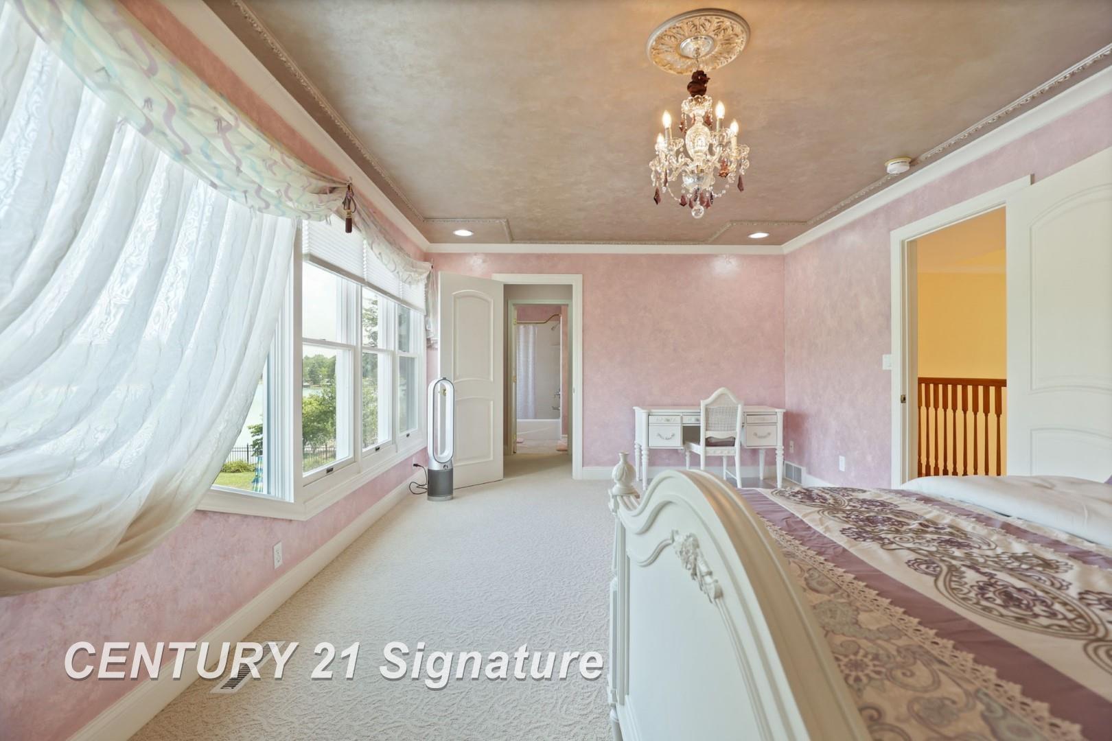 Saginaw, Michigan, 48609, United States, 4 Bedrooms Bedrooms, ,7 BathroomsBathrooms,Residential,For Sale,1980528