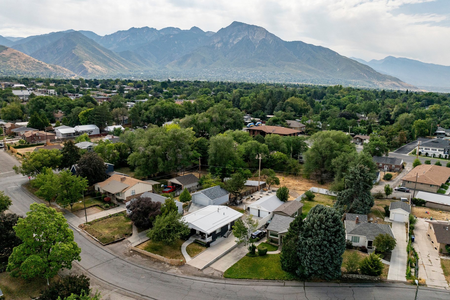  Updated Millcreek Home with Space to Make It Your Own - 物件實景