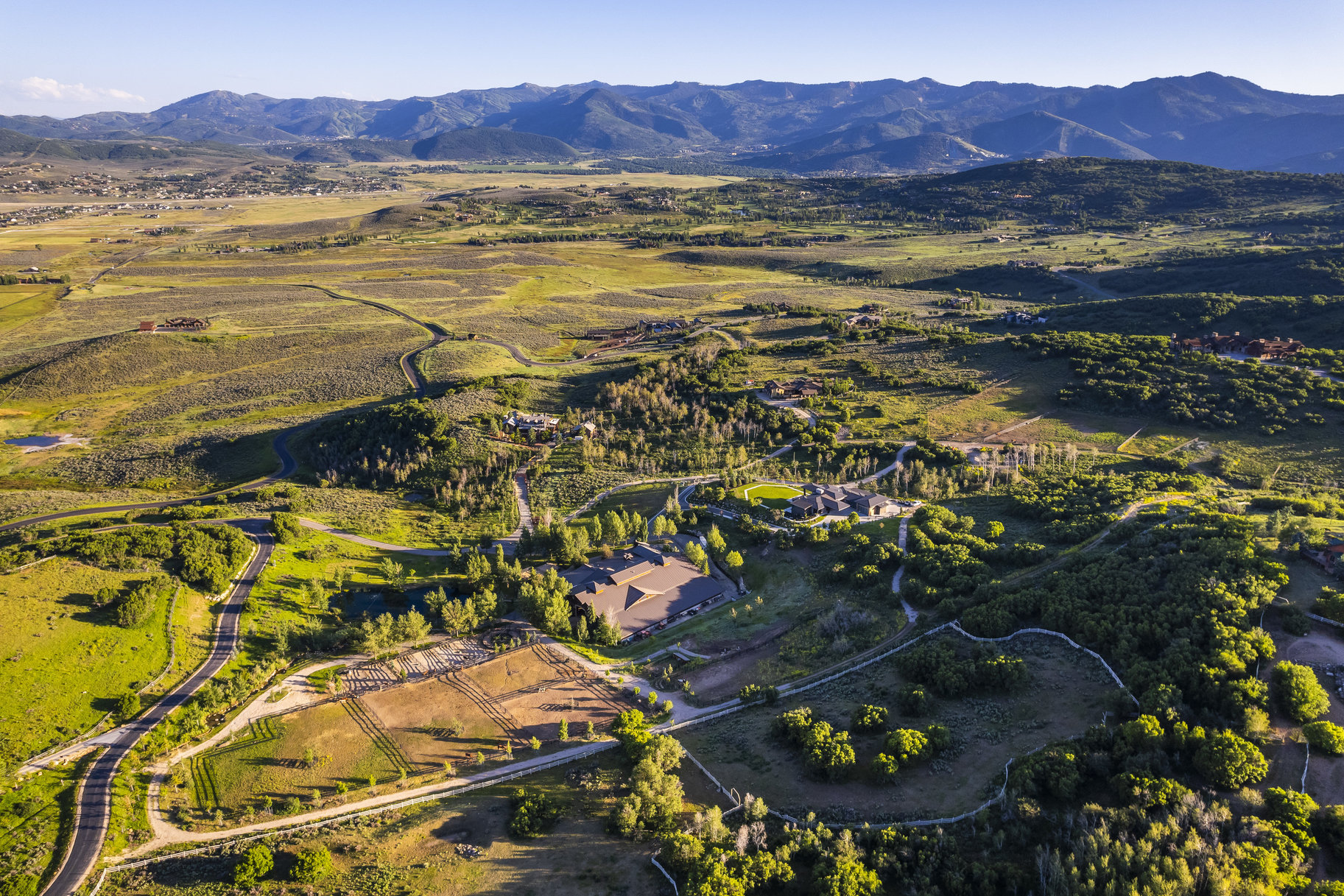 A RARE MODERN MOUNTAIN ESTATE WITH AN EXTRAORDINARY EQUESTRIAN FACILITY - 物件實景