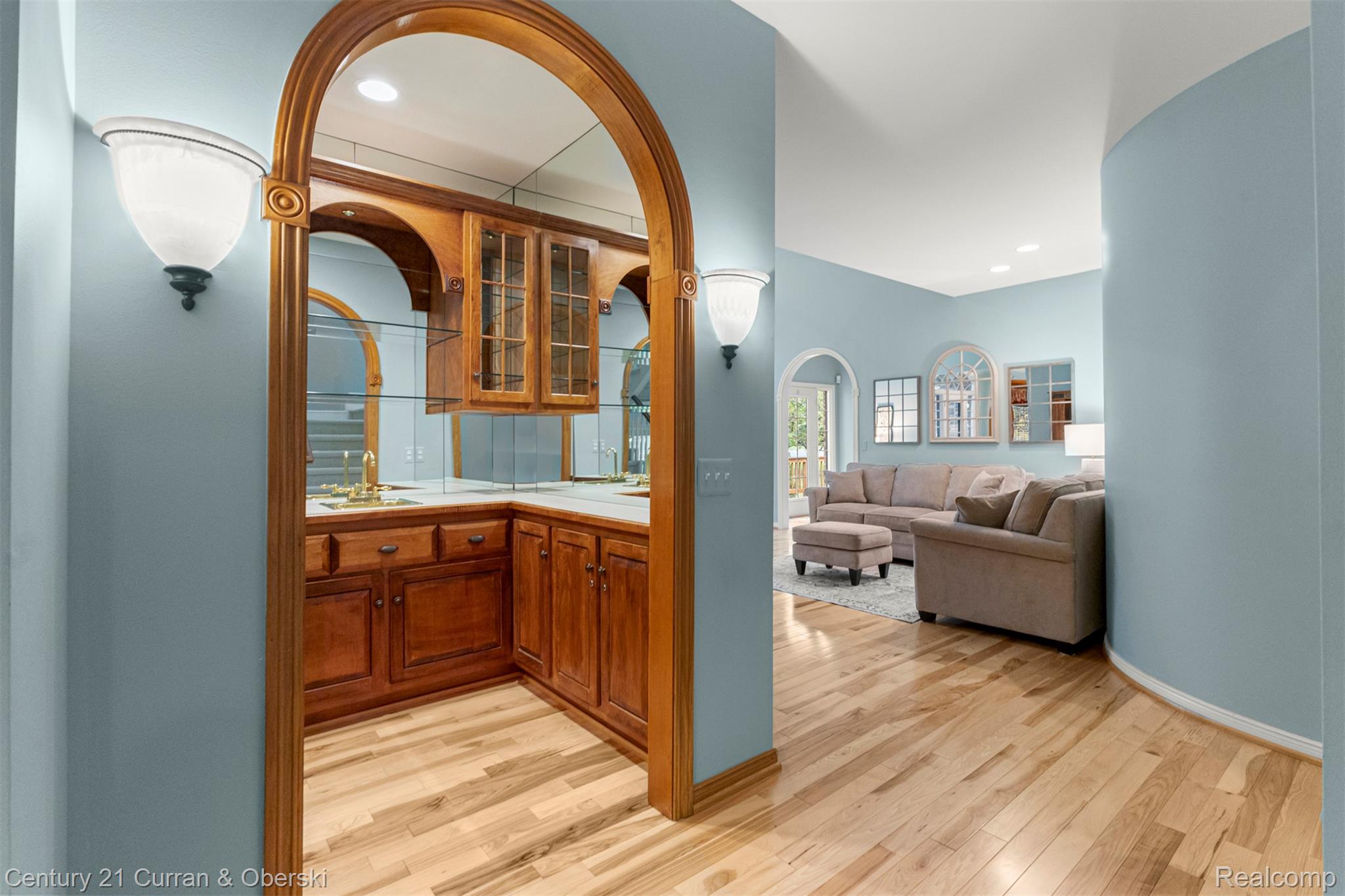 Shelby Charter Township, Michigan, 48316, United States, 2 Bedrooms Bedrooms, ,4 BathroomsBathrooms,Residential,For Sale,1977088