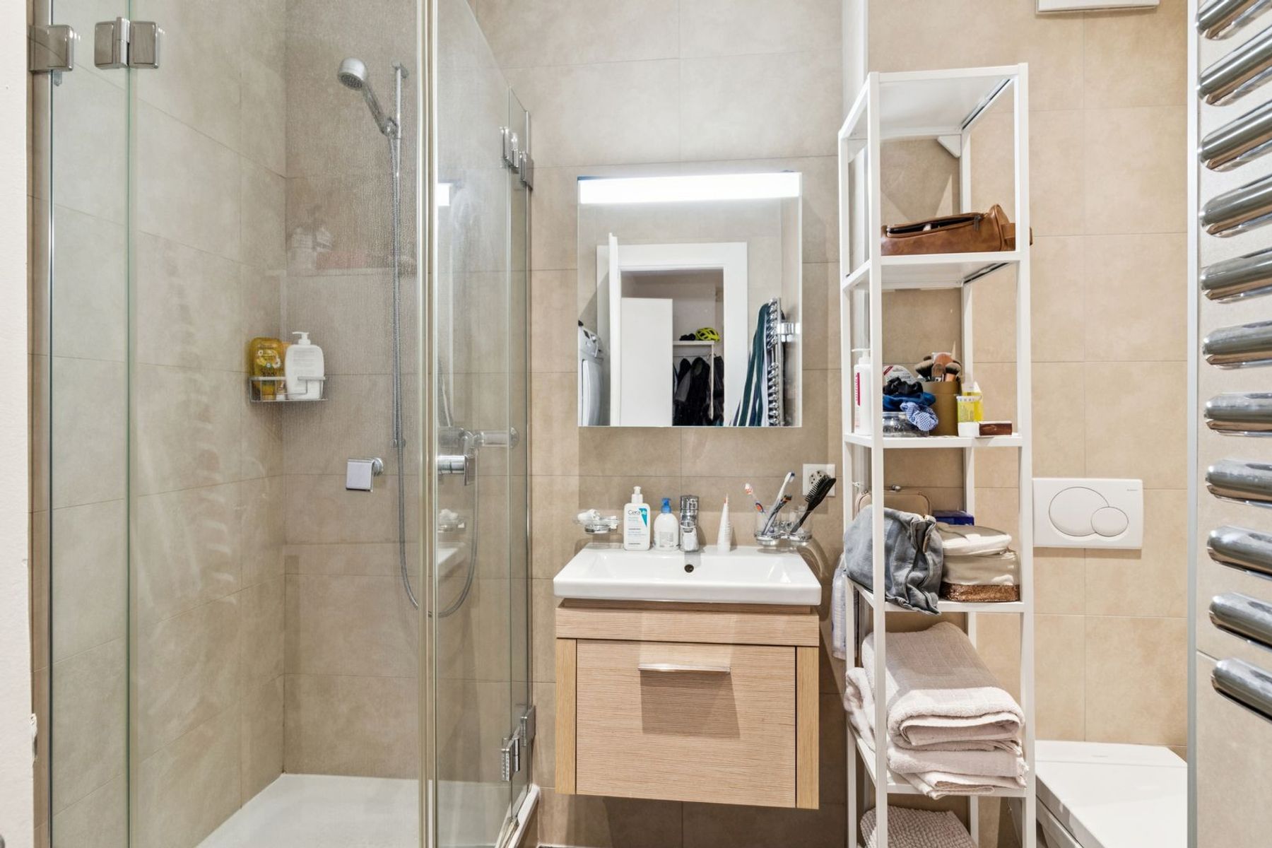  Charming renovated 2.5-room apartment with lake view and historic cachet - Centr - 物件實景