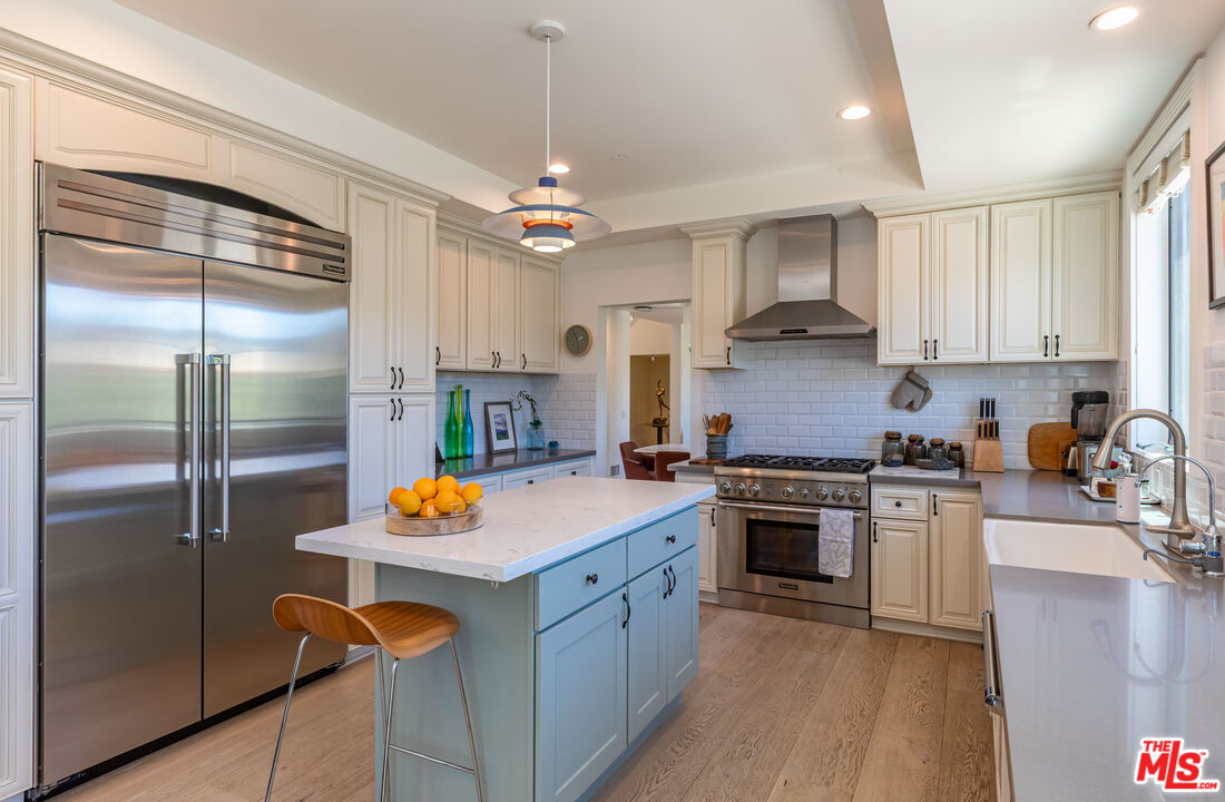 Calabasas, California, 91302, United States, 5 Bedrooms Bedrooms, ,4 BathroomsBathrooms,Residential,For Sale,1926275