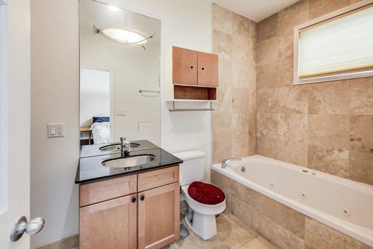 Chicago, Illinois, 60622, United States, 3 Bedrooms Bedrooms, ,3 BathroomsBathrooms,Residential,For Sale,1794202