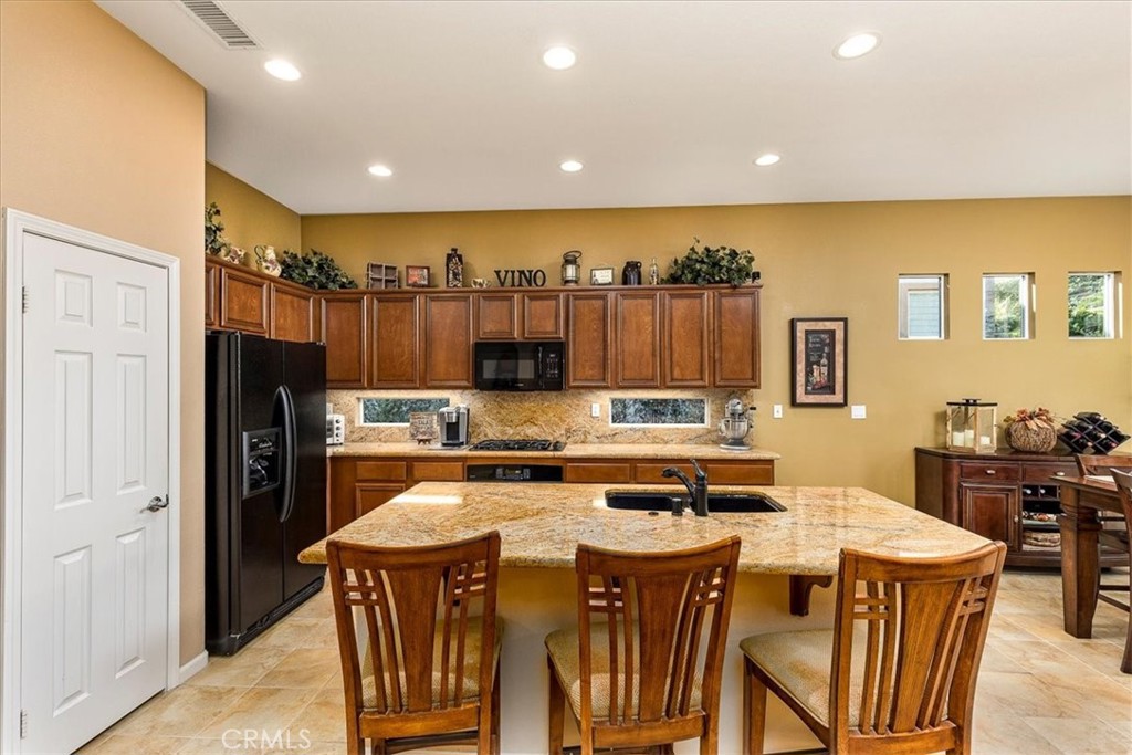 Corona, California, 92883, United States, 2 Bedrooms Bedrooms, ,2 BathroomsBathrooms,Residential,For Sale,2007752