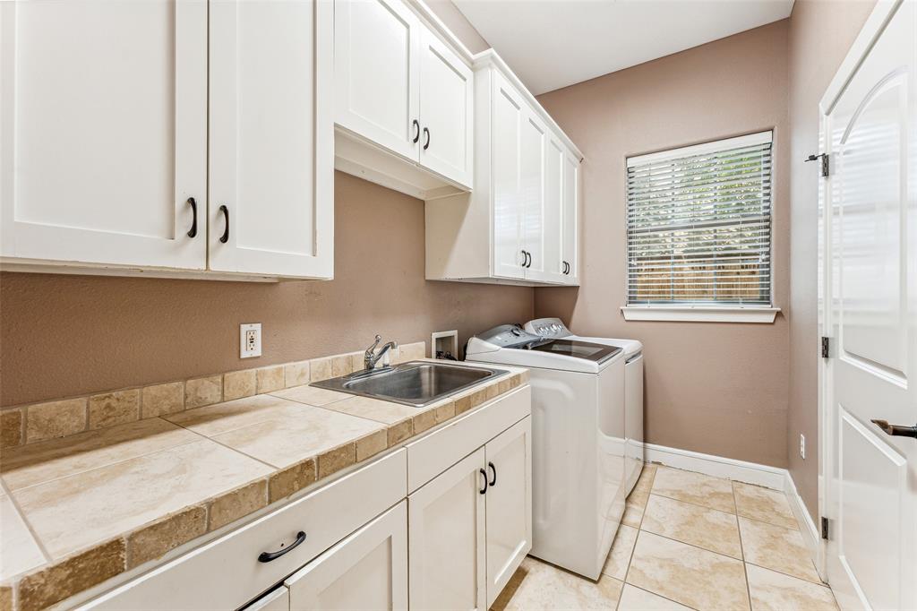 Granbury, Texas, 76048, United States, 4 Bedrooms Bedrooms, ,3 BathroomsBathrooms,Residential,For Sale,1978799