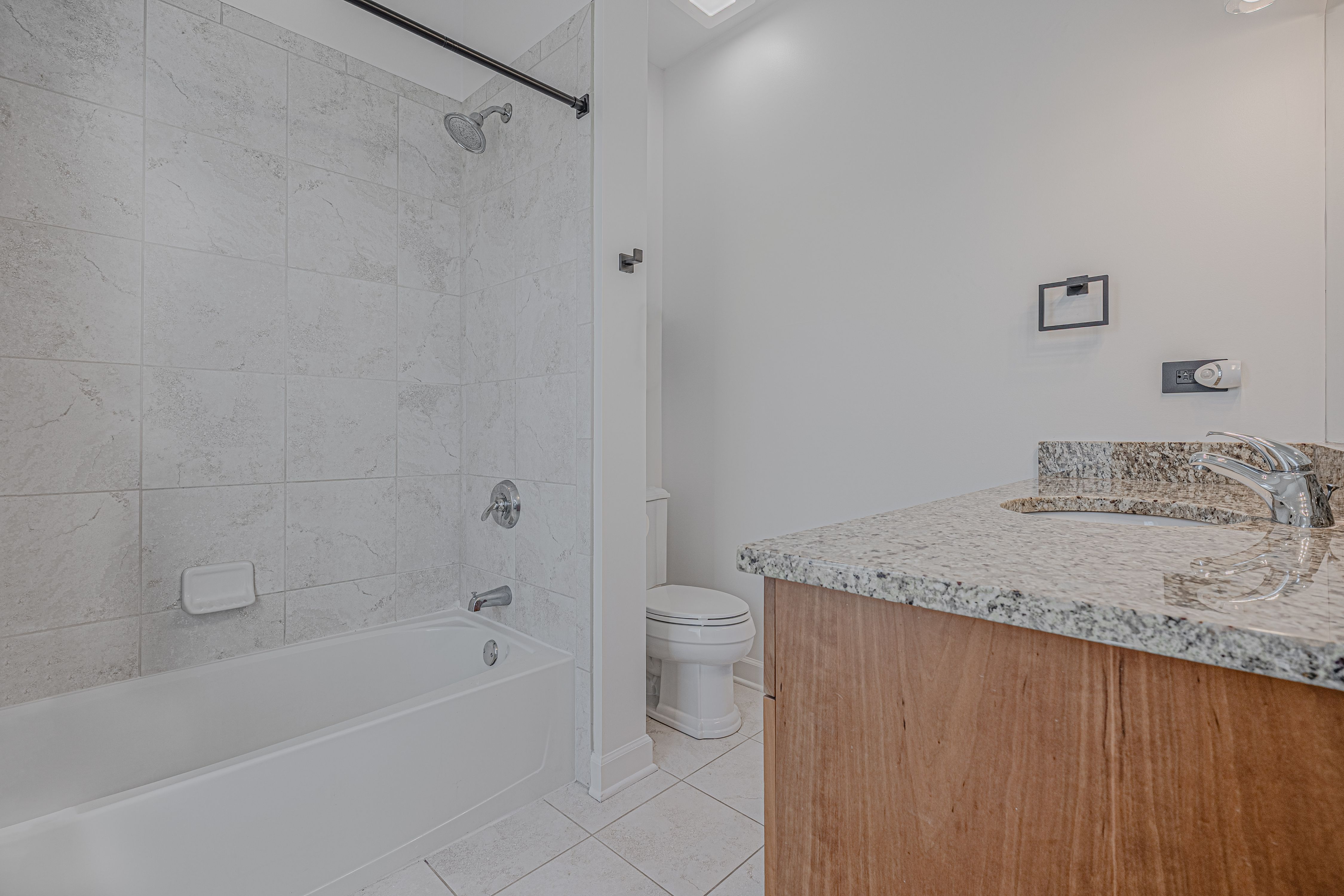 Evanston, Illinois, 60201, United States, 2 Bedrooms Bedrooms, ,4 BathroomsBathrooms,Residential,For Sale,2010396