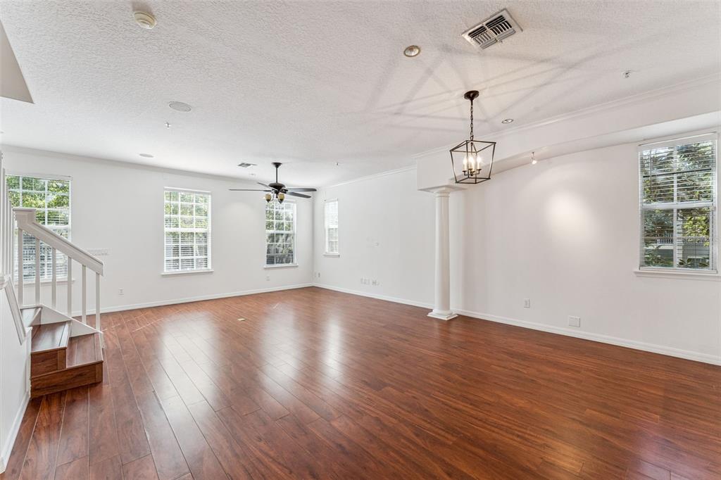 Orlando, Florida, 32814, United States, 3 Bedrooms Bedrooms, ,4 BathroomsBathrooms,Residential,For Sale,1987483