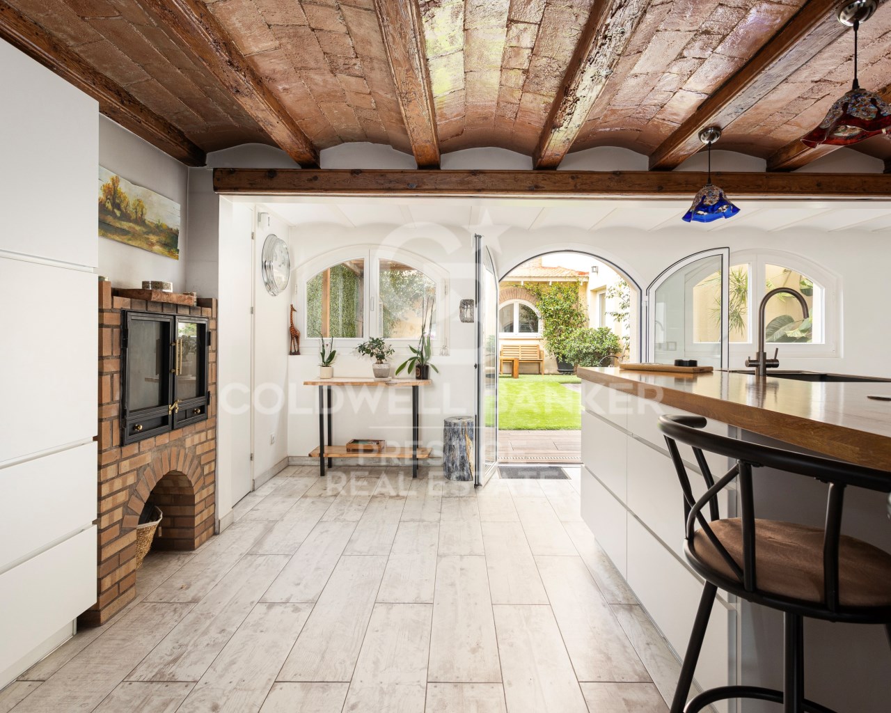 Barcelona, Catalonia, ES, 4 Bedrooms Bedrooms, ,3 BathroomsBathrooms,Residential,For Sale,1795299