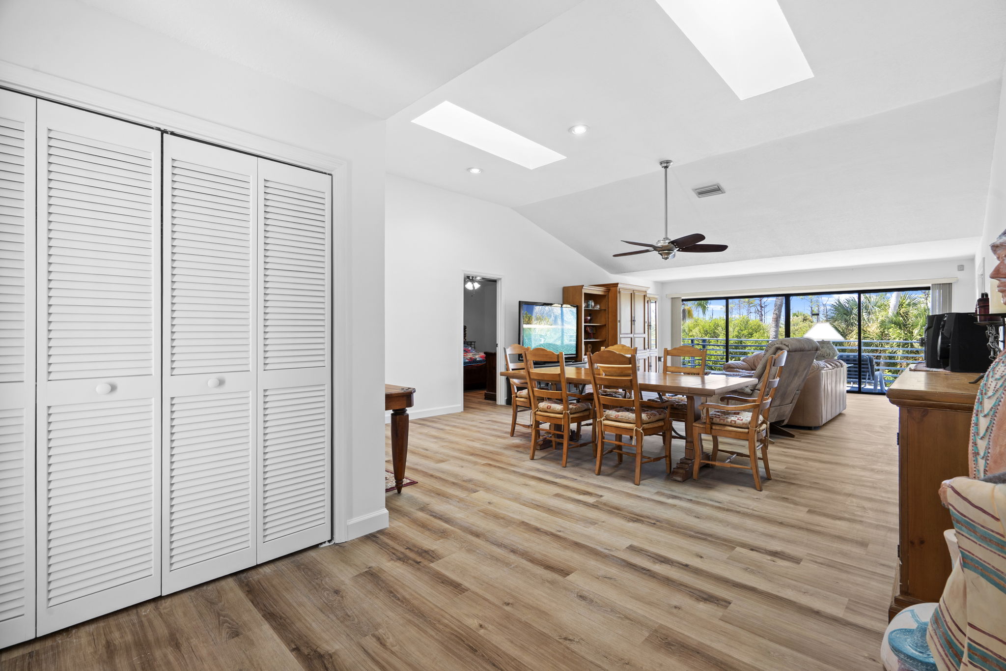 Tarpon Springs, Florida, 34689, United States, 3 Bedrooms Bedrooms, ,2 BathroomsBathrooms,Residential,For Sale,1976239