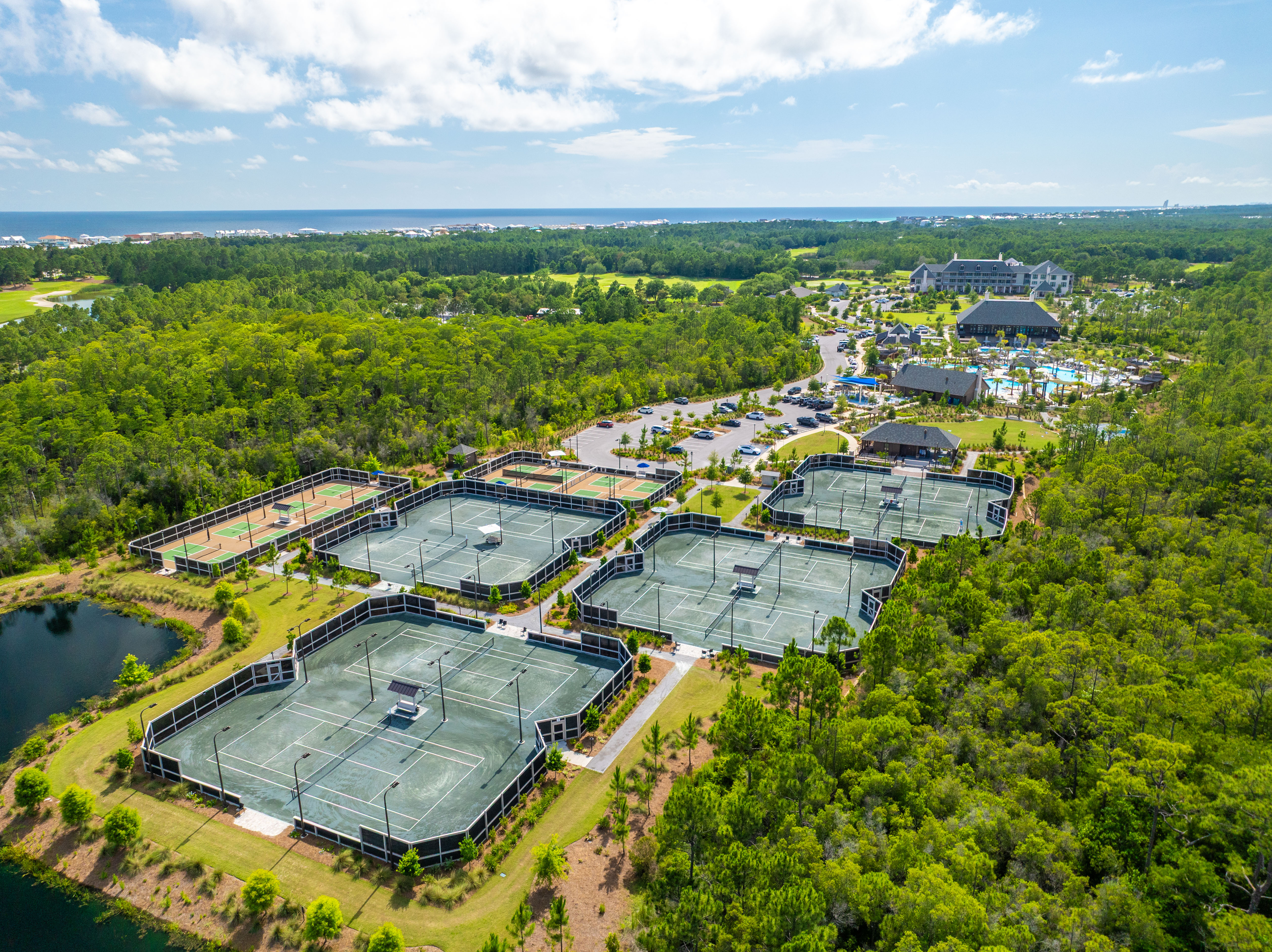  Magnificent Half-Acre Estate With Outdoor Oasis and Casita - 物件實景
