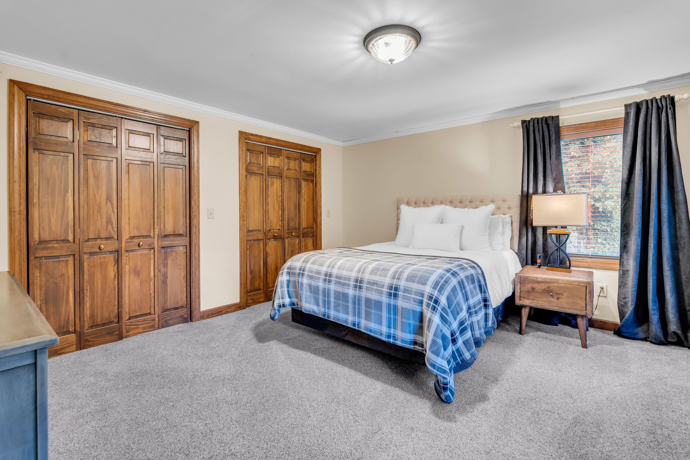 Columbus, Mississippi, 39705, United States, 4 Bedrooms Bedrooms, ,4 BathroomsBathrooms,Residential,For Sale,1976327