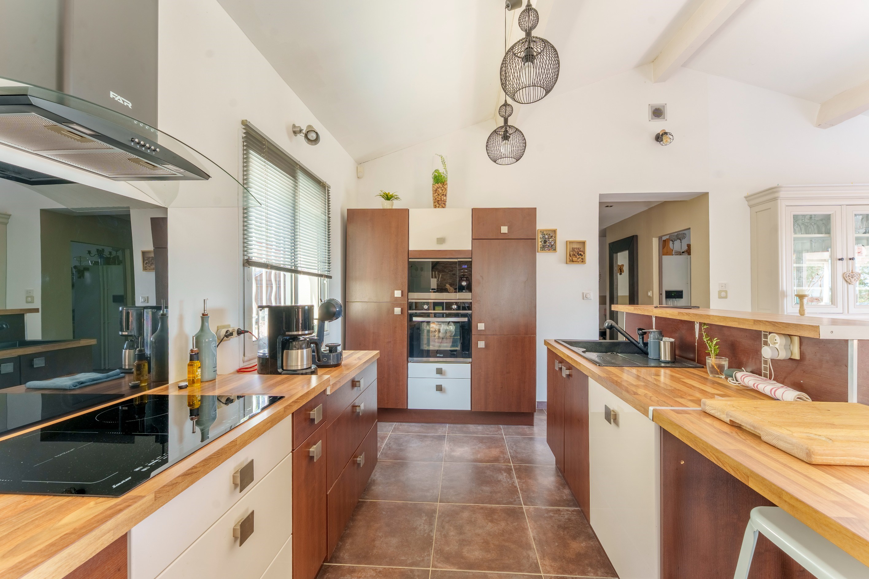  LIGHT-FILLED VILLA WITH POOL AND VINEYARD VIEWS - 物件實景