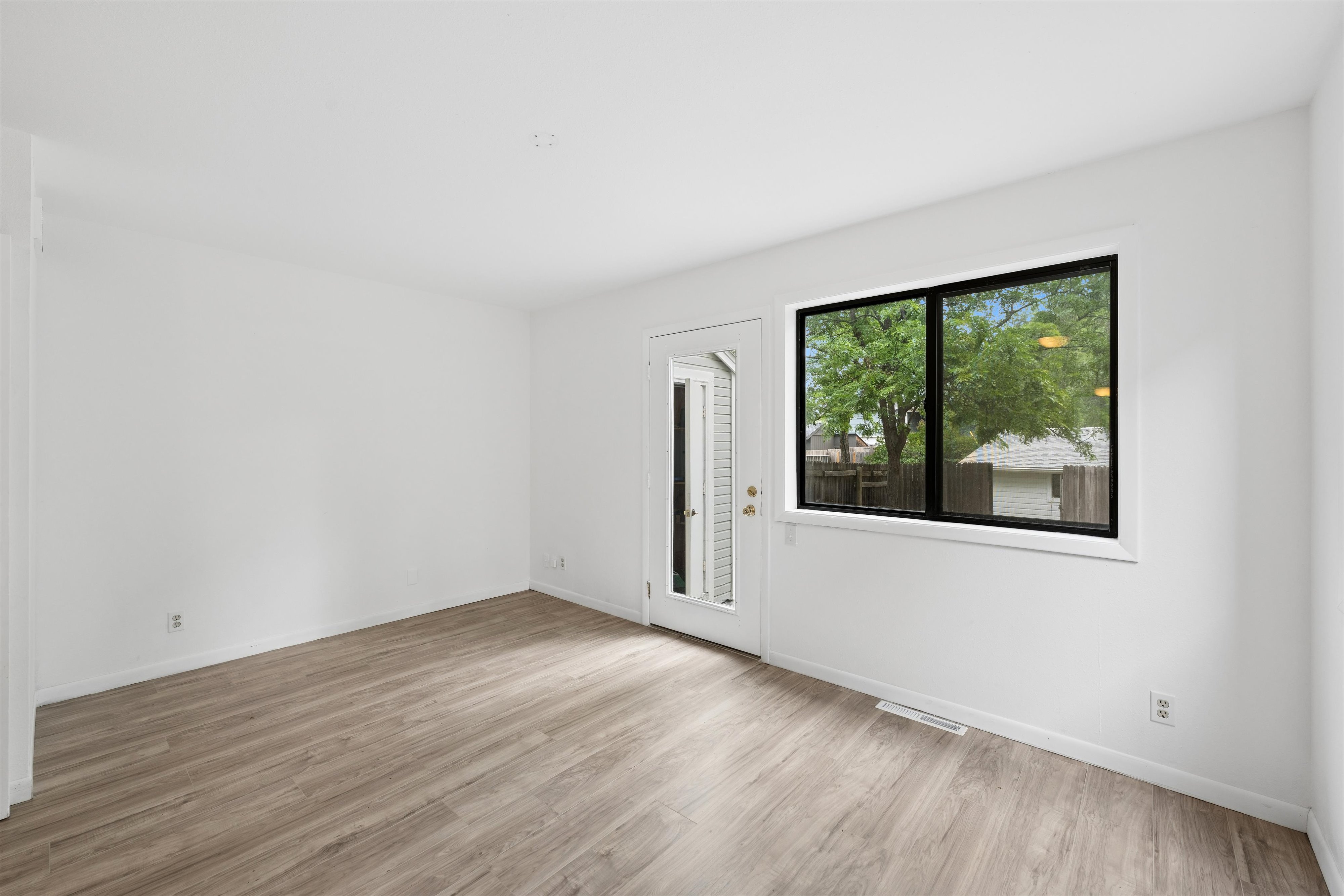  Duplex in Louisville - Each Unit is 2 Bedrooms/1 Bath - 物件實景