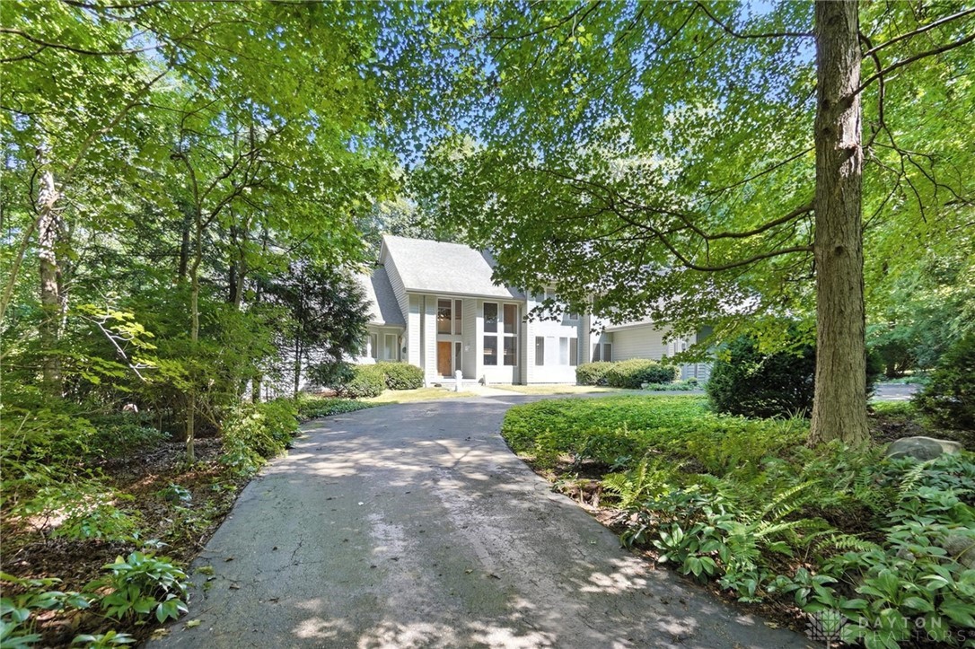 Sugarcreek Twp, Ohio, 45440, United States, 4 Bedrooms Bedrooms, ,5 BathroomsBathrooms,Residential,For Sale,1902150