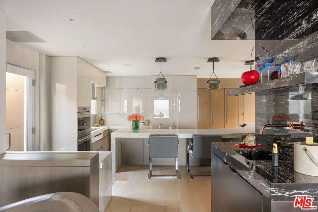 Los Angeles, California, 90046, United States, 3 Bedrooms Bedrooms, ,3 BathroomsBathrooms,Residential,For Sale,1908229