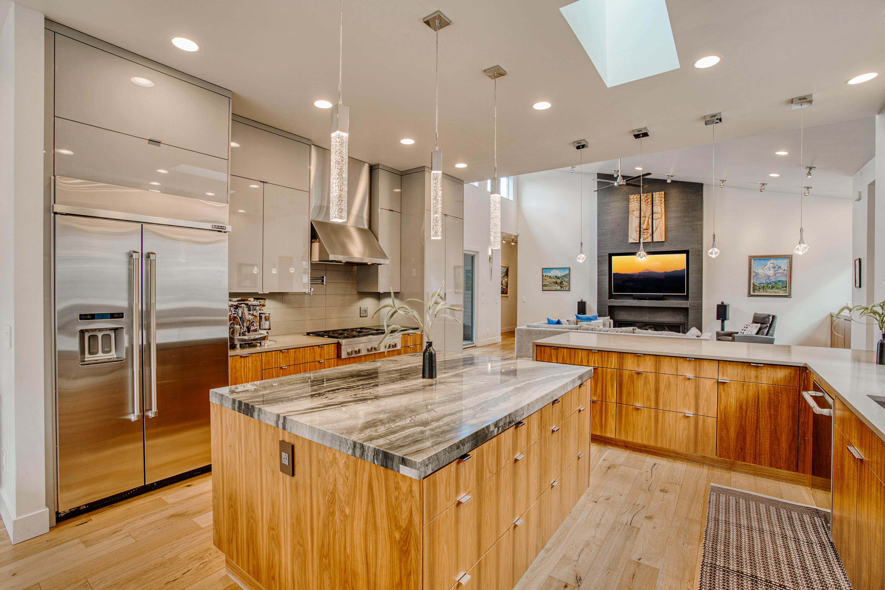 Bend, Oregon, 97703, United States, 3 Bedrooms Bedrooms, ,3 BathroomsBathrooms,Residential,For Sale,1826383
