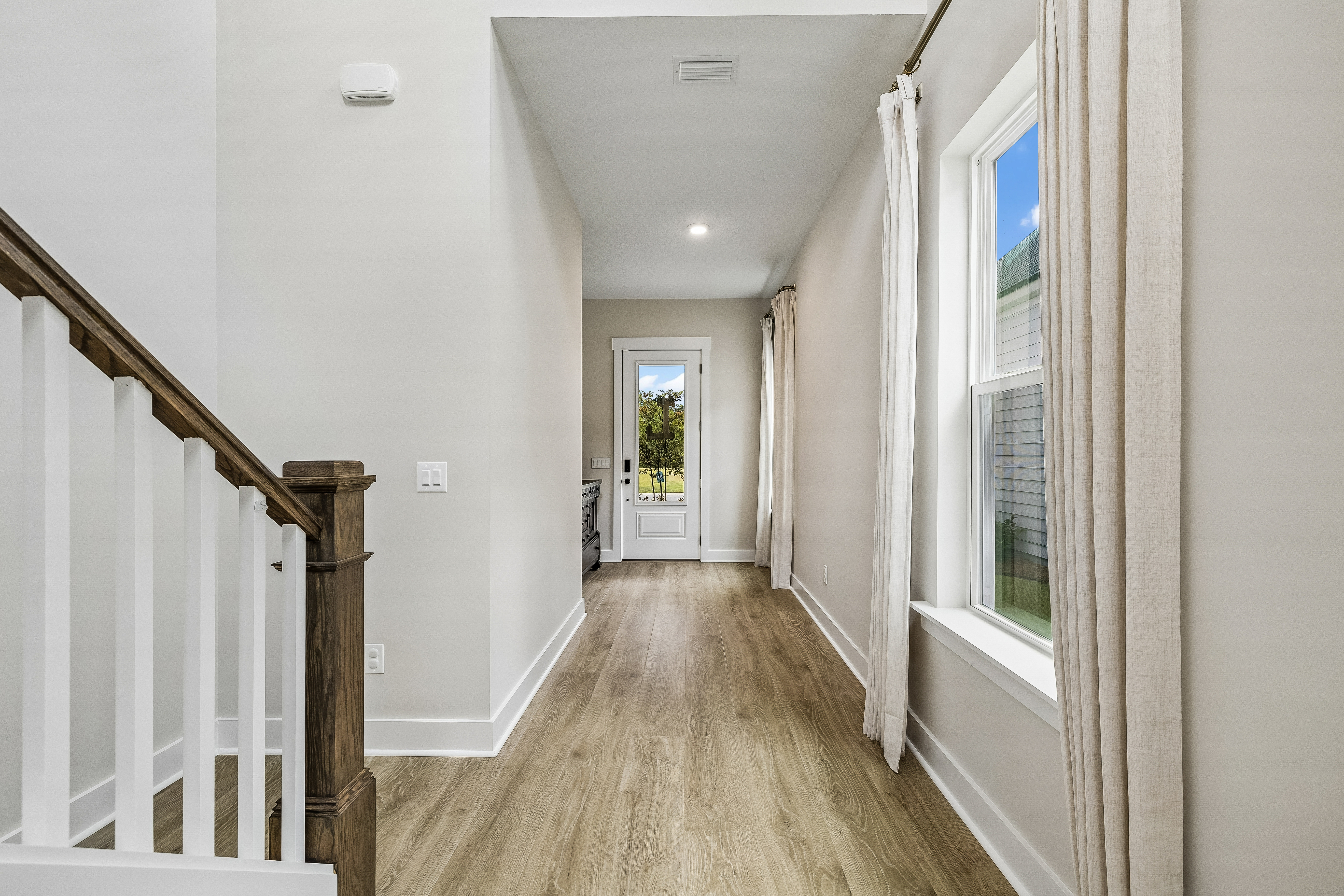  Designer-Finished Two-Story Home With First-Floor Primary And Preserve Views - 物件實景