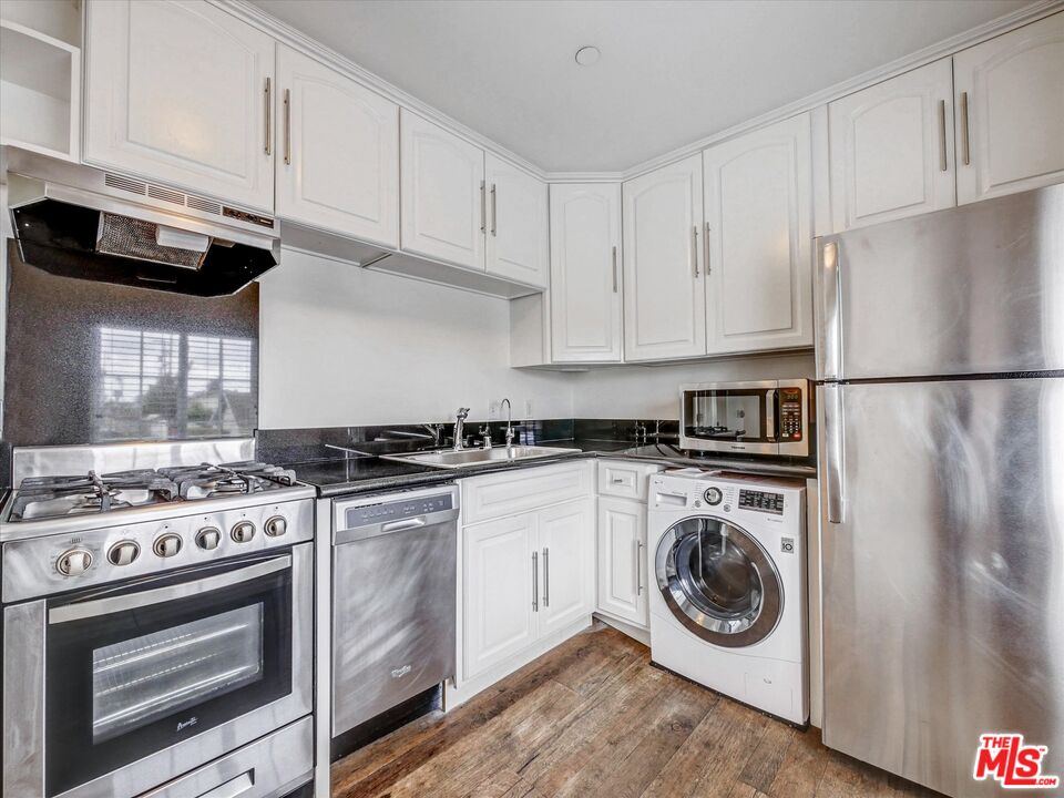 Venice, California, 90291, United States, 7 Bedrooms Bedrooms, ,Residential,For Sale,1700344