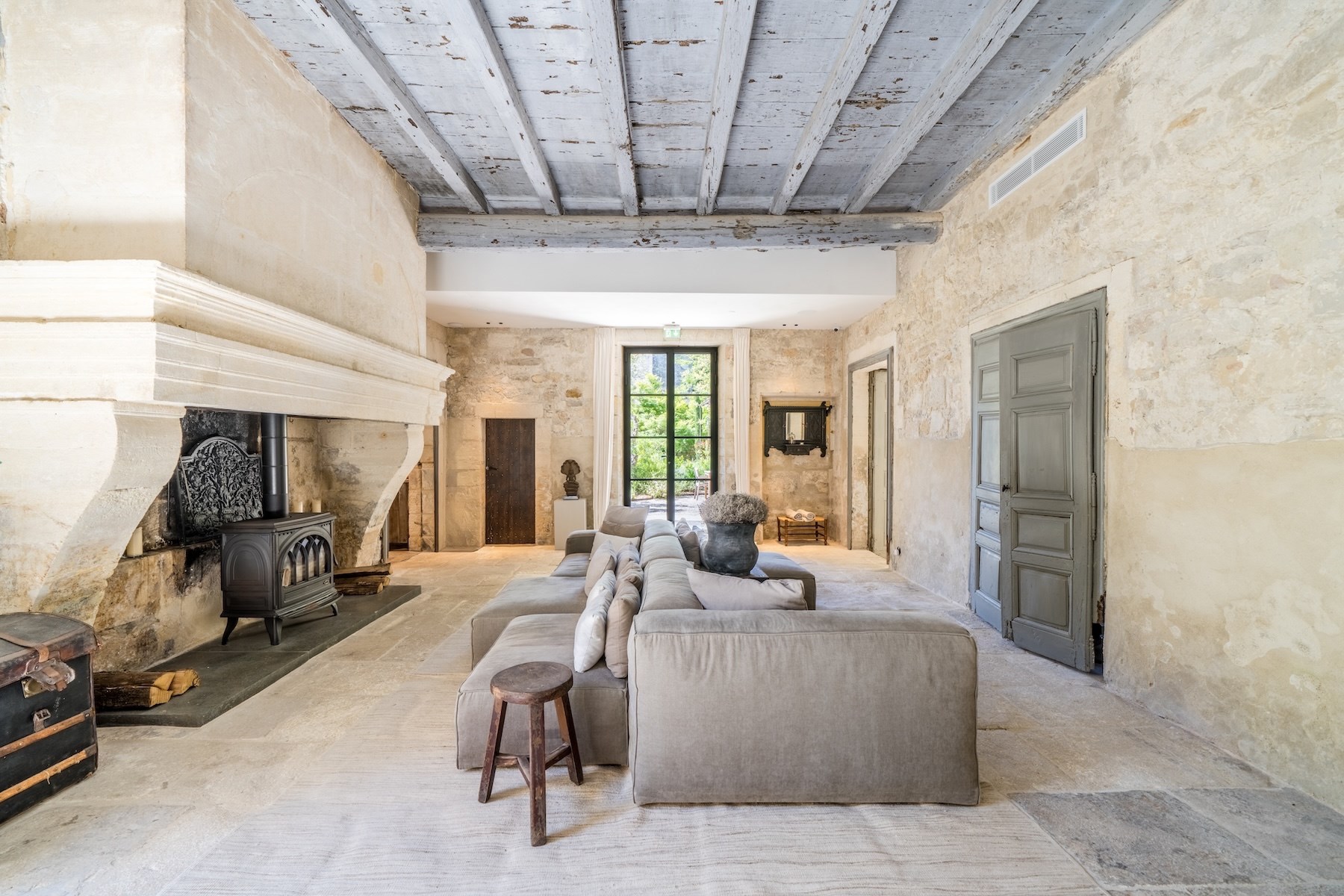  Fully renovated private mansion of over 1,100 sqm with garden, swimming pool an… - 物件實景