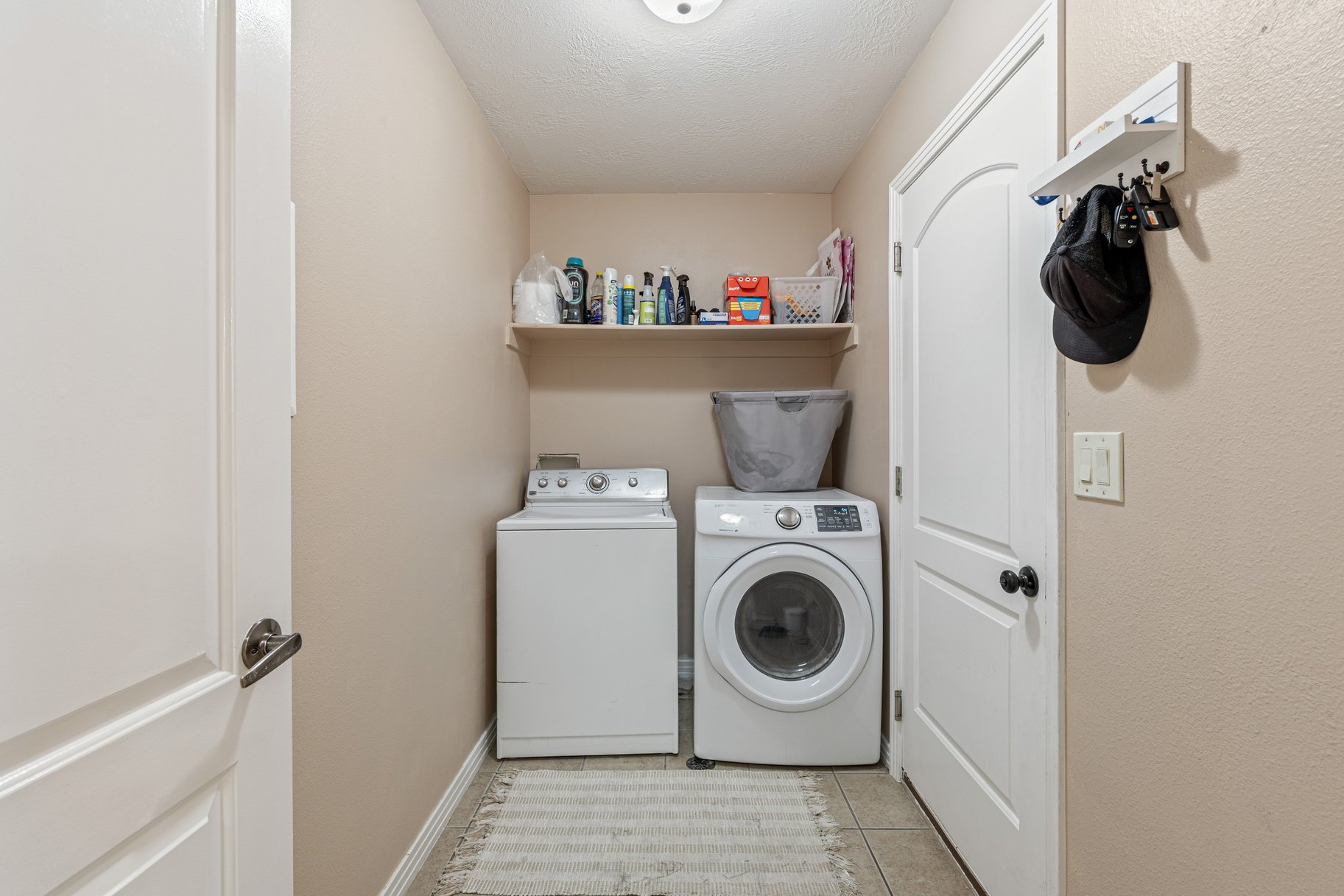  Smart, Single-Level Living with Newer HVAC & Included Appliances - 物件實景