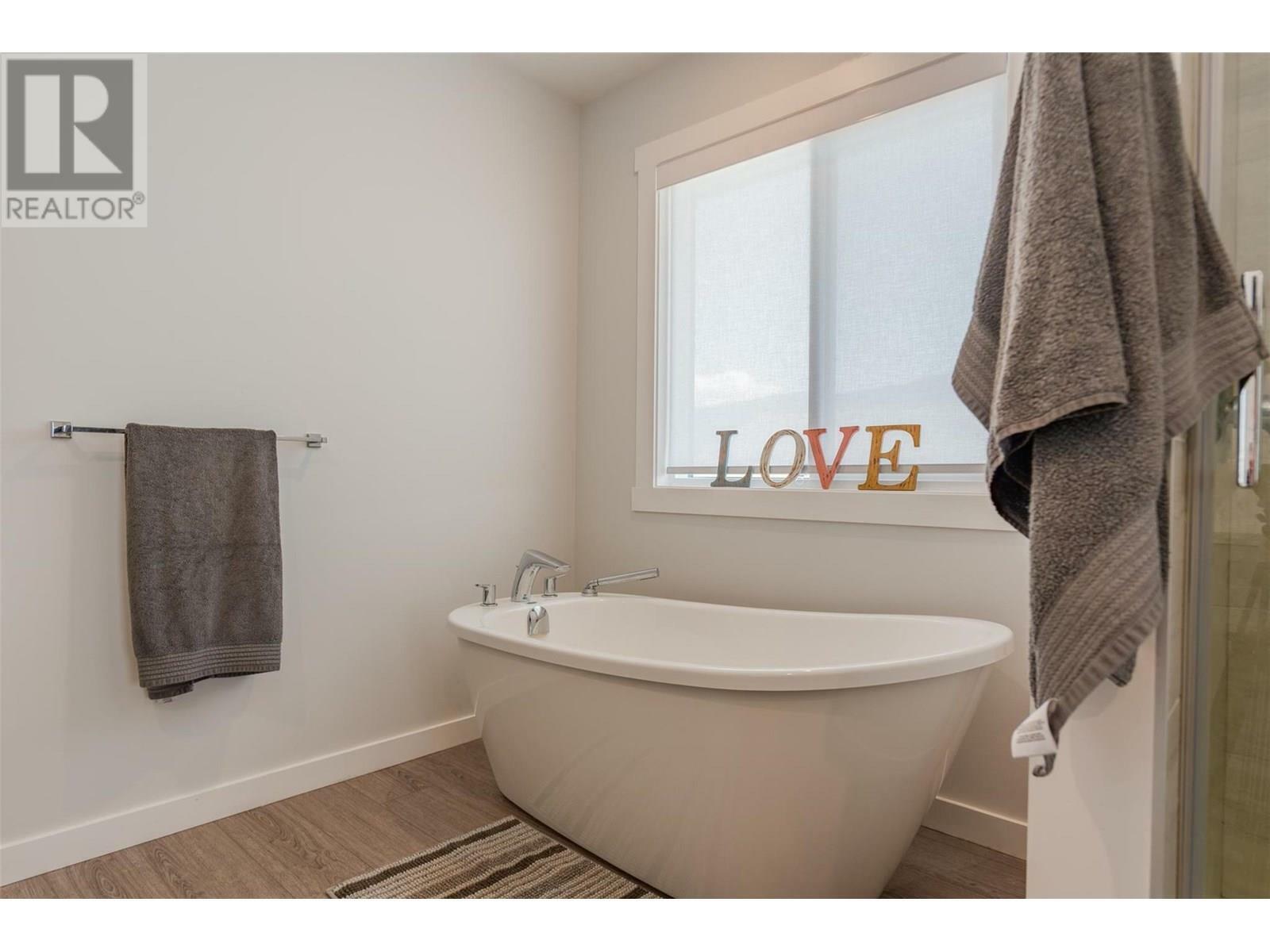 CASTLEGAR, British Columbia, V1N 4X8, CA, 6 Bedrooms Bedrooms, ,3 BathroomsBathrooms,Residential,For Sale,1883021