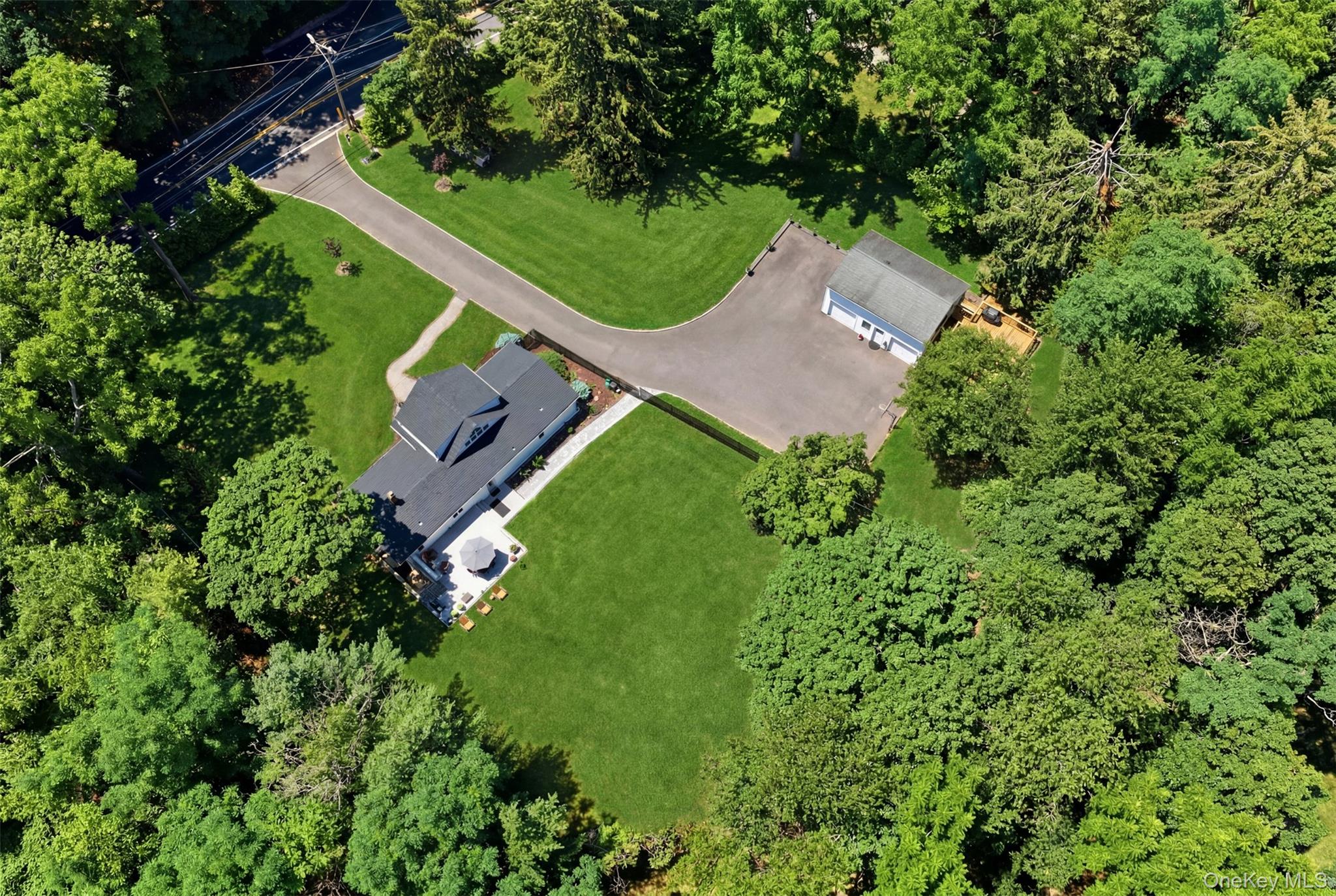 355 Bread And Cheese Hollow Road, Northport, NY, 11768 - 物件實景
