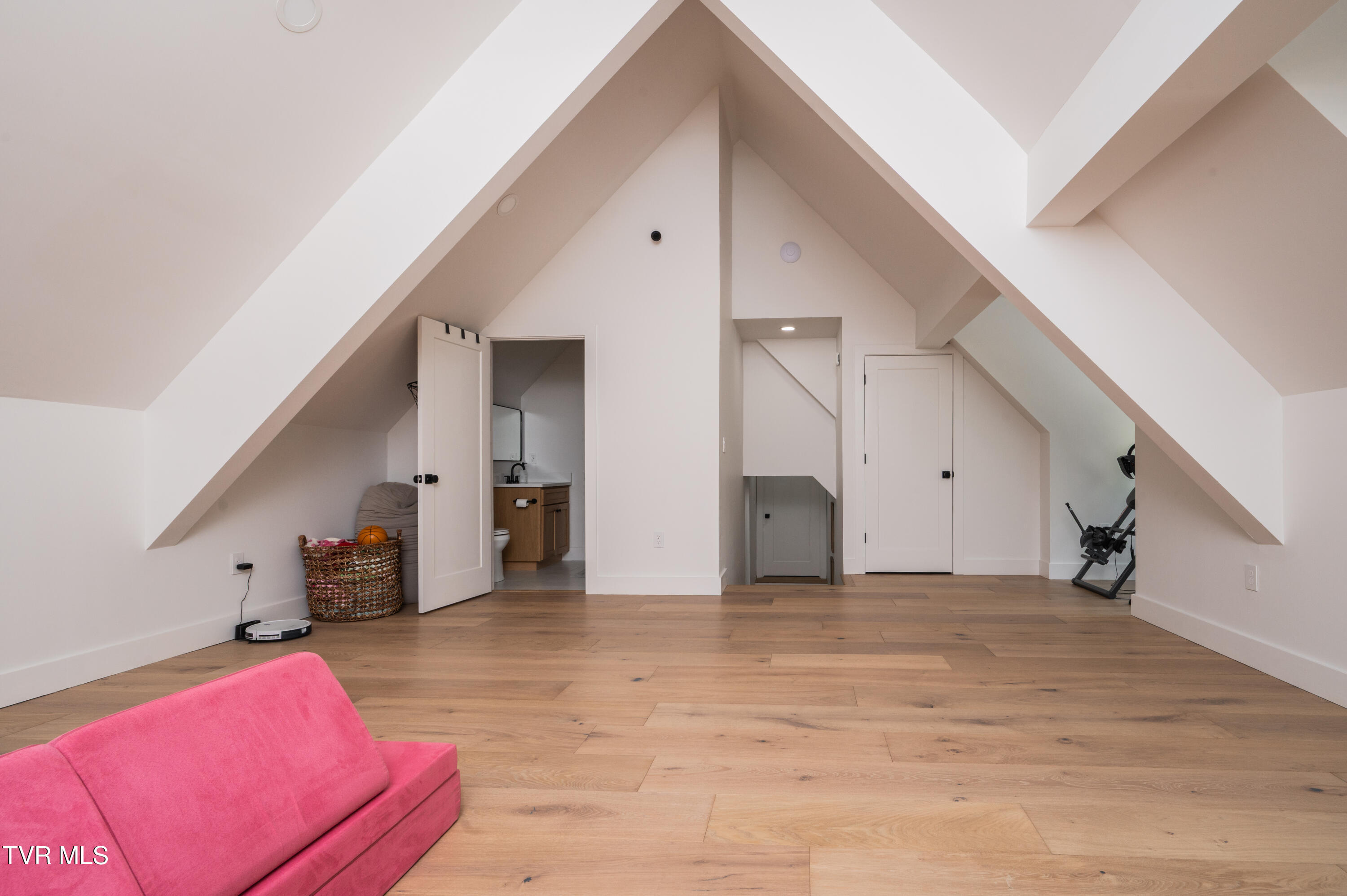 Kingsport, Tennessee, 37664, United States, 4 Bedrooms Bedrooms, ,4 BathroomsBathrooms,Residential,For Sale,1981214