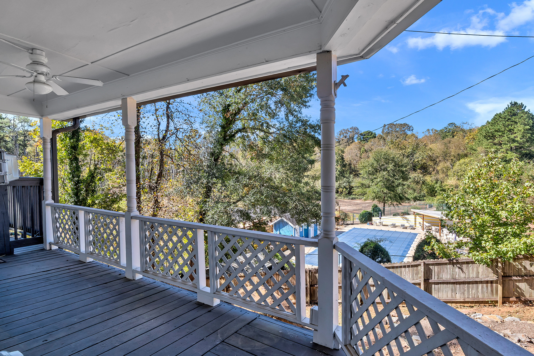  Classic Southern Charm and a Welcoming Wraparound Porch - 物件實景