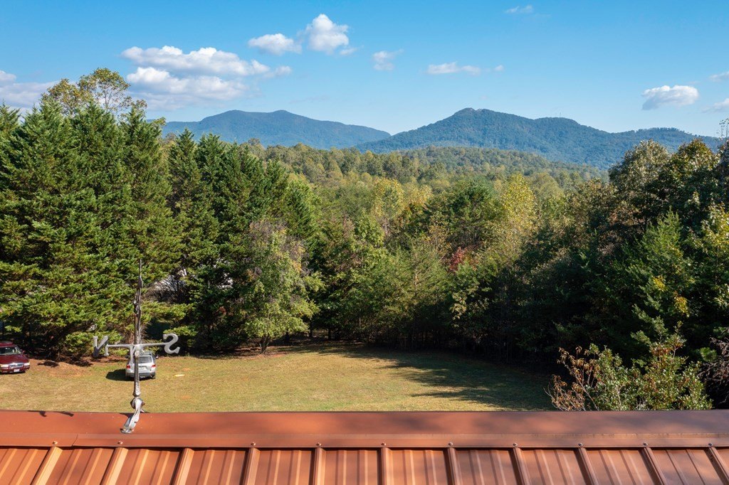 Hiawassee, Georgia, 30546, United States, 2 Bedrooms Bedrooms, ,3 BathroomsBathrooms,Residential,For Sale,1979579