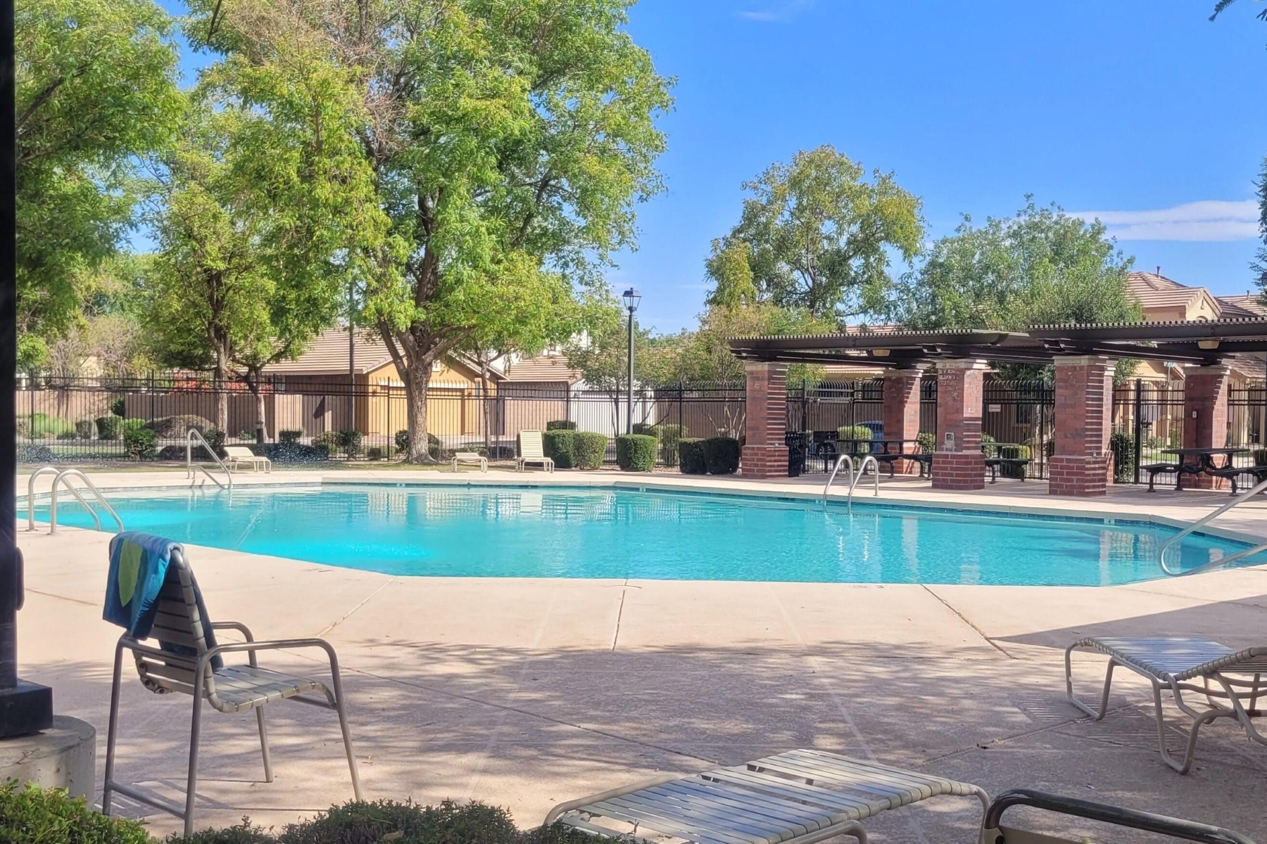  3801 E Parkview Dr  Gilbert, AZ - 物件實景