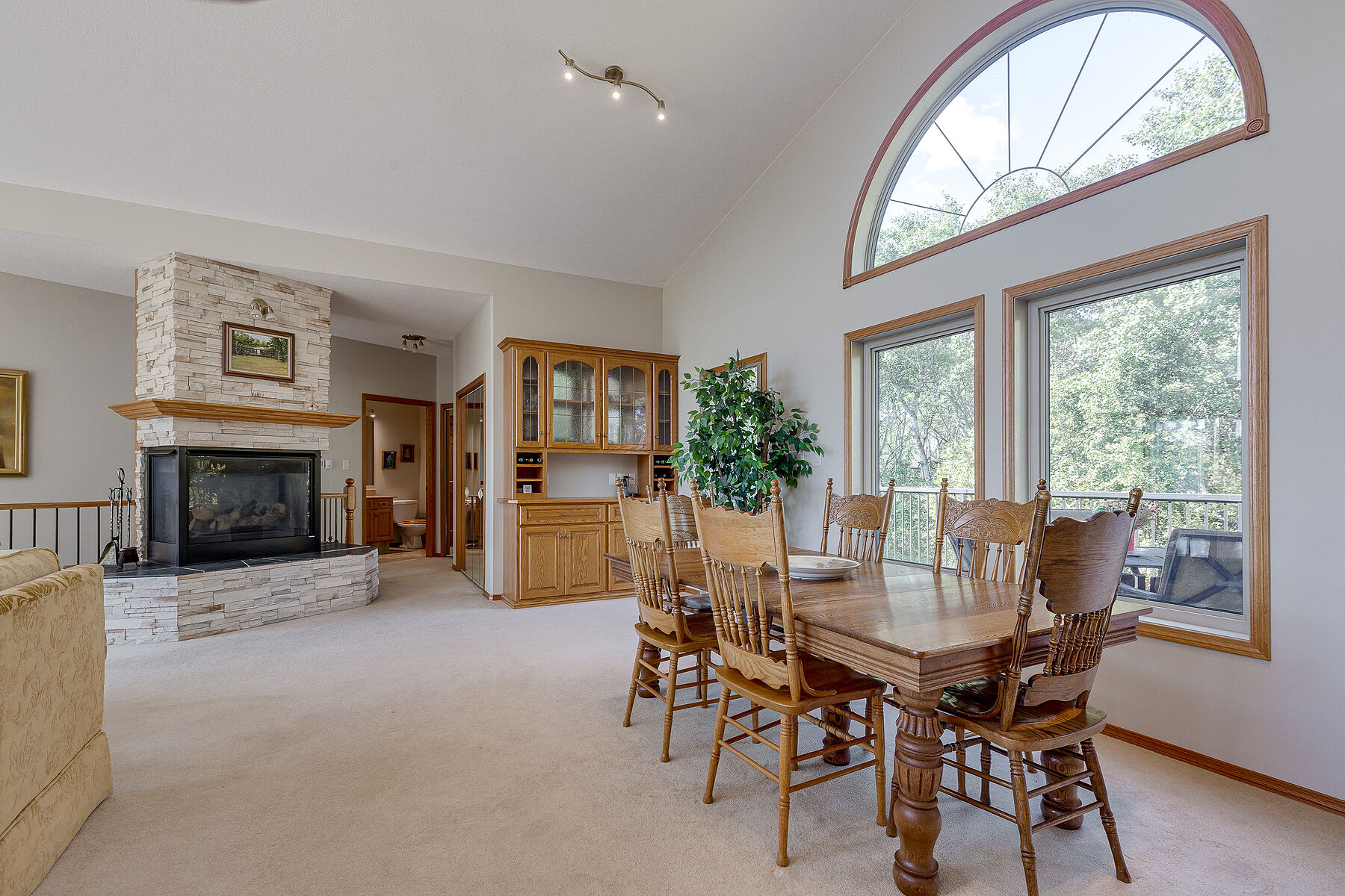  602 Pheasant Close - 物件實景