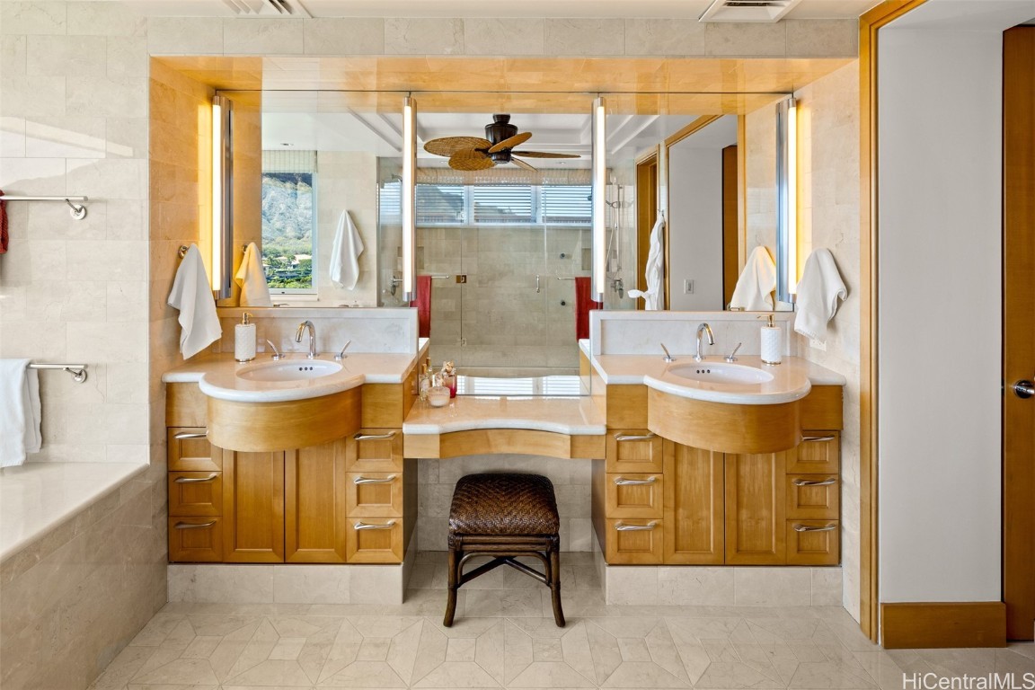 Honolulu, Hawaii, 96815, United States, 2 Bedrooms Bedrooms, ,4 BathroomsBathrooms,Residential,For Sale,1713125