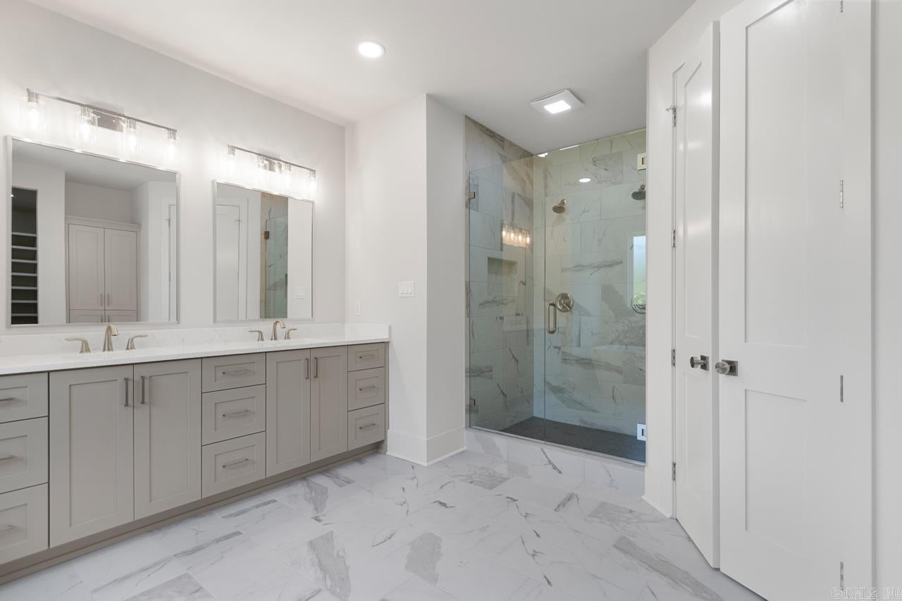 Benton, Arkansas, 72019, United States, 5 Bedrooms Bedrooms, ,4 BathroomsBathrooms,Residential,For Sale,2005368