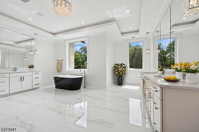 Livingston Twp., New Jersey, 07039, United States, 7 Bedrooms Bedrooms, ,9 BathroomsBathrooms,Residential,For Sale,1903454