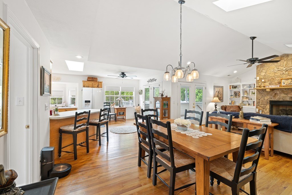 Murphy, North Carolina, 28906, United States, 2 Bedrooms Bedrooms, ,2 BathroomsBathrooms,Residential,For Sale,1923823