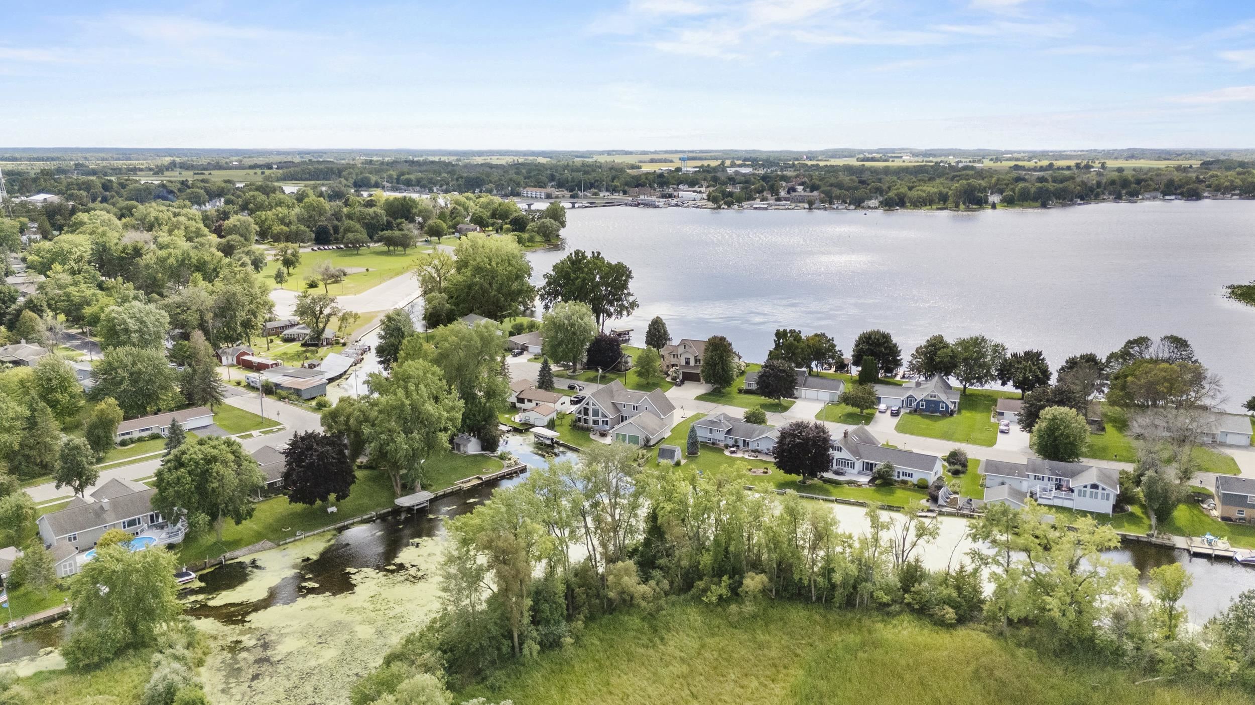 Winneconne, Wisconsin, 54986, United States, 3 Bedrooms Bedrooms, ,4 BathroomsBathrooms,Residential,For Sale,1944874