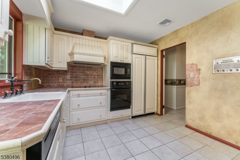 Bridgewater Twp., New Jersey, 07920, United States, 3 Bedrooms Bedrooms, ,2 BathroomsBathrooms,Residential,For Sale,1927151