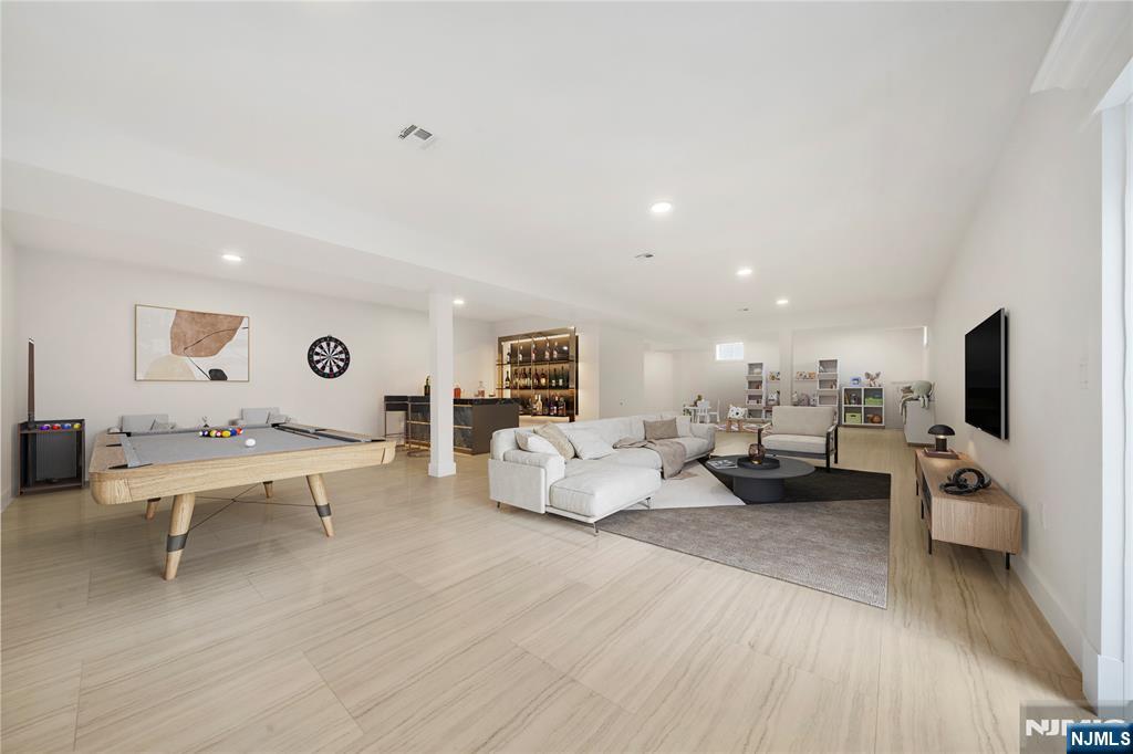 Northvale, New Jersey, 07647, United States, 6 Bedrooms Bedrooms, ,6 BathroomsBathrooms,Residential,For Sale,2003296