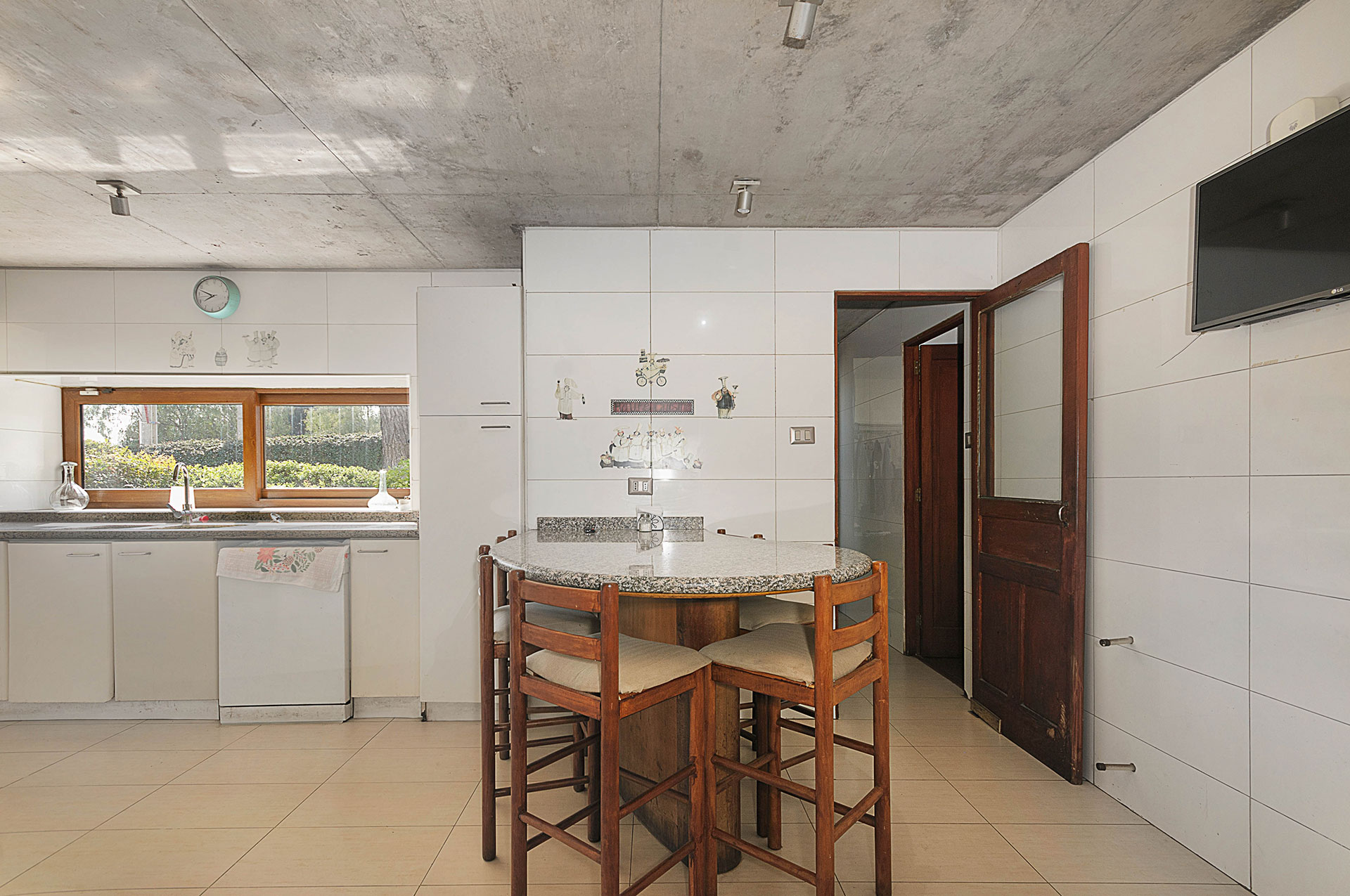 Modern home with generous living spaces,  in La Reina Alta - 物件實景