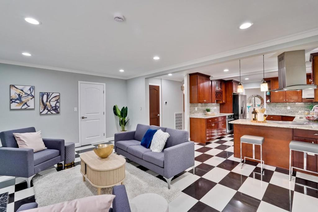 Union City, California, 94587, United States, 4 Bedrooms Bedrooms, ,3 BathroomsBathrooms,Residential,For Sale,1978572