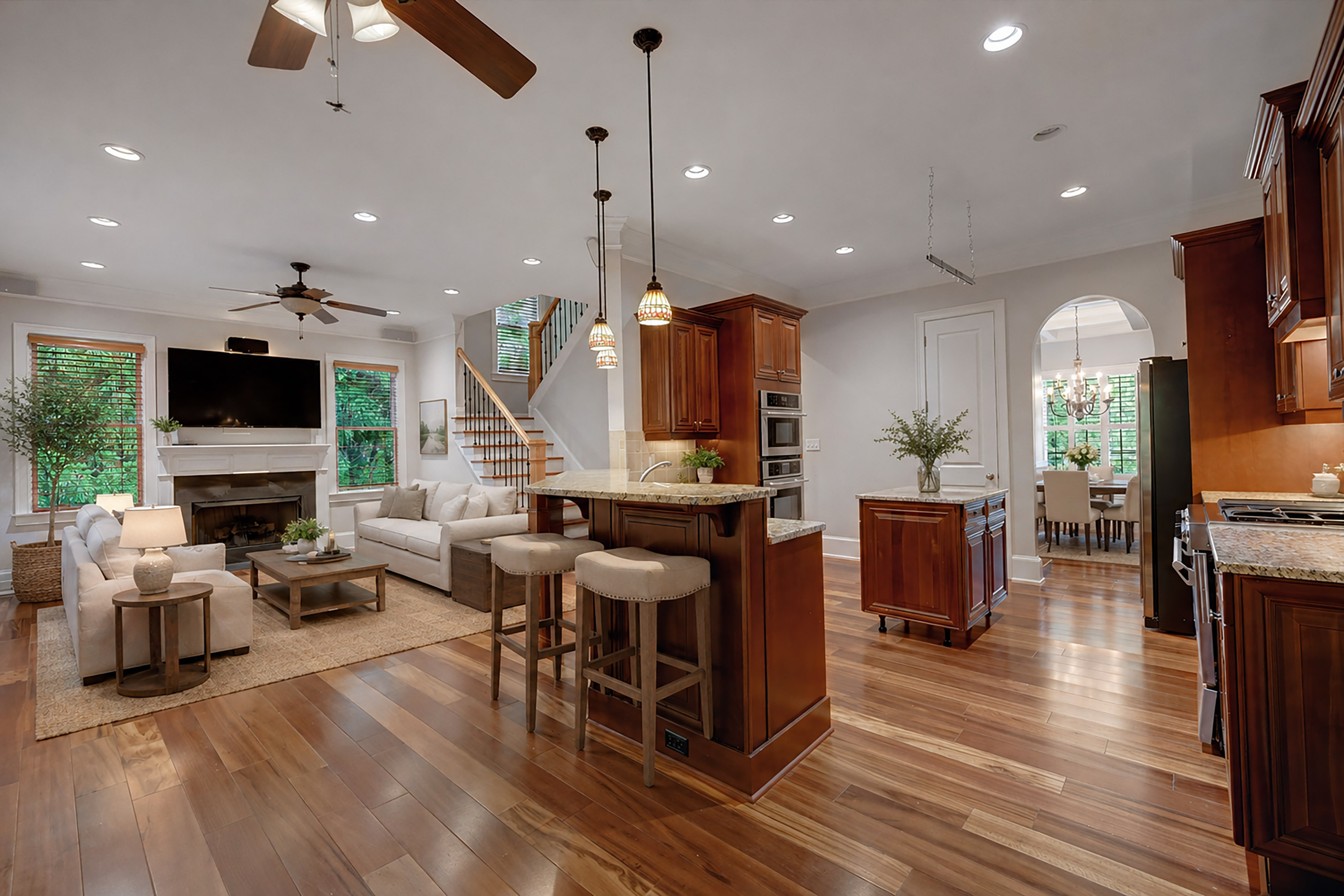  Sandy Springs Townhome Lives Like a Single Family Residence - 物件實景