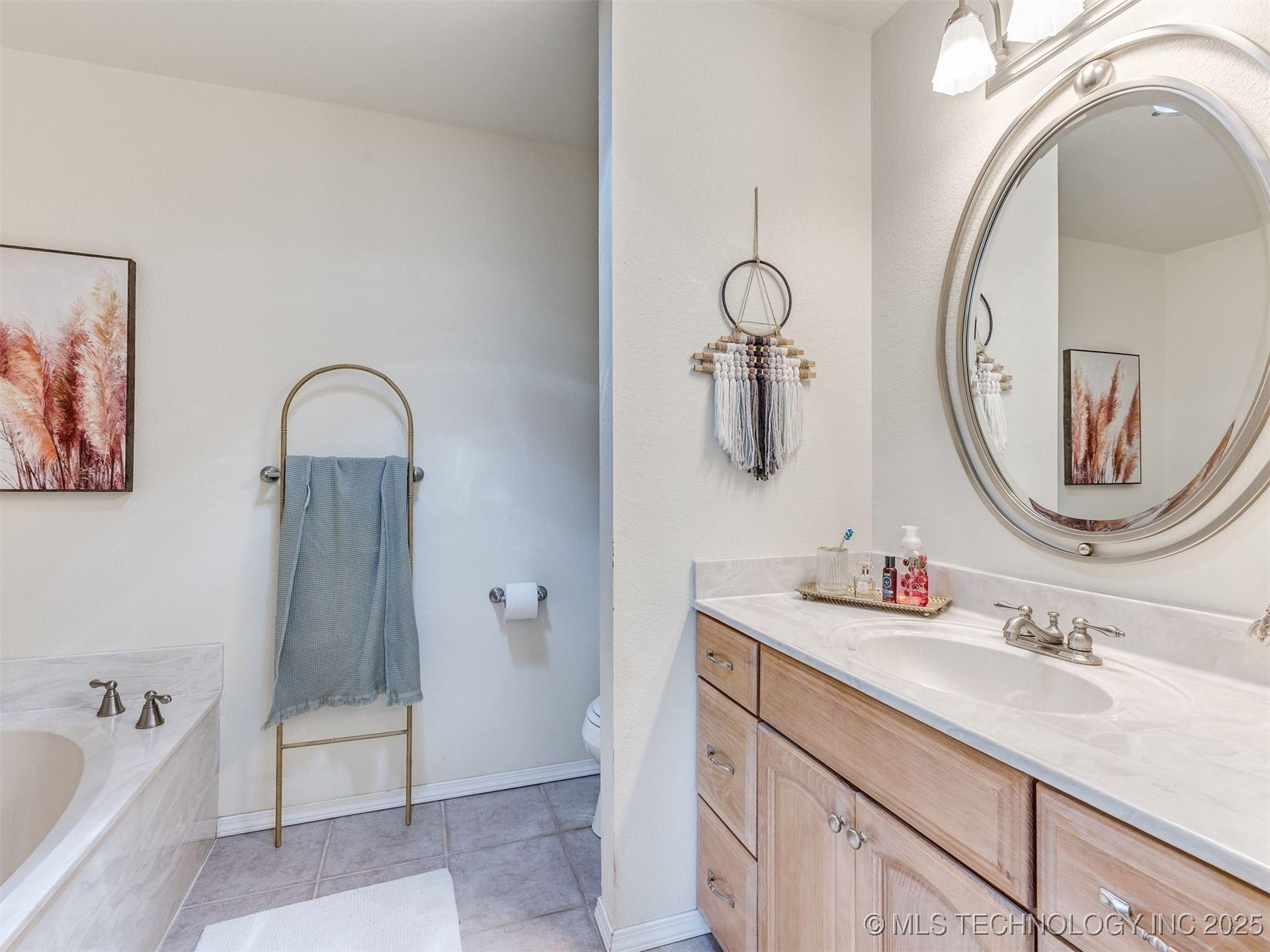 Mannford, Oklahoma, 74044, United States, 4 Bedrooms Bedrooms, ,3 BathroomsBathrooms,Residential,For Sale,1974696