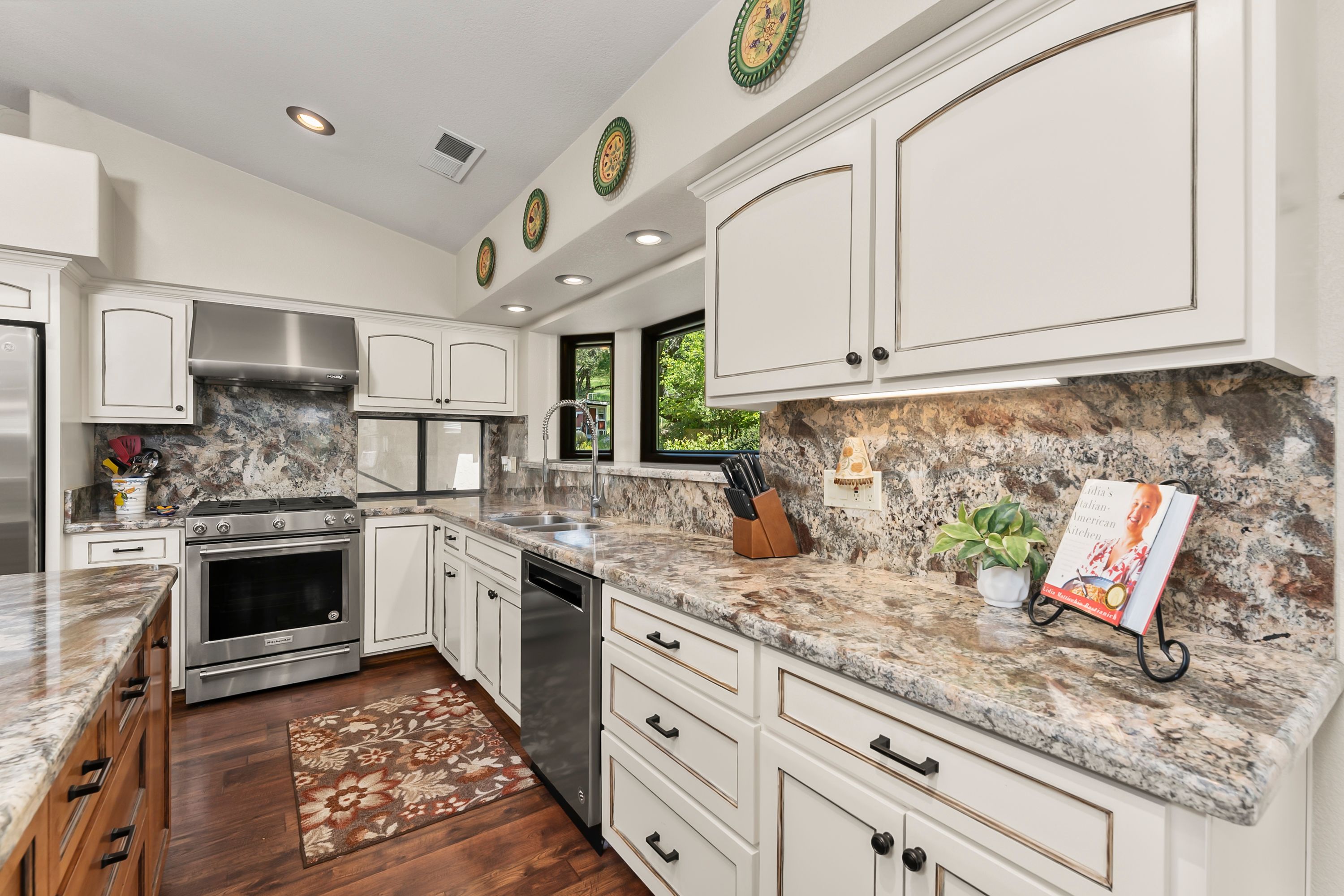  21 Acres - Gated - Renovated - 物件實景