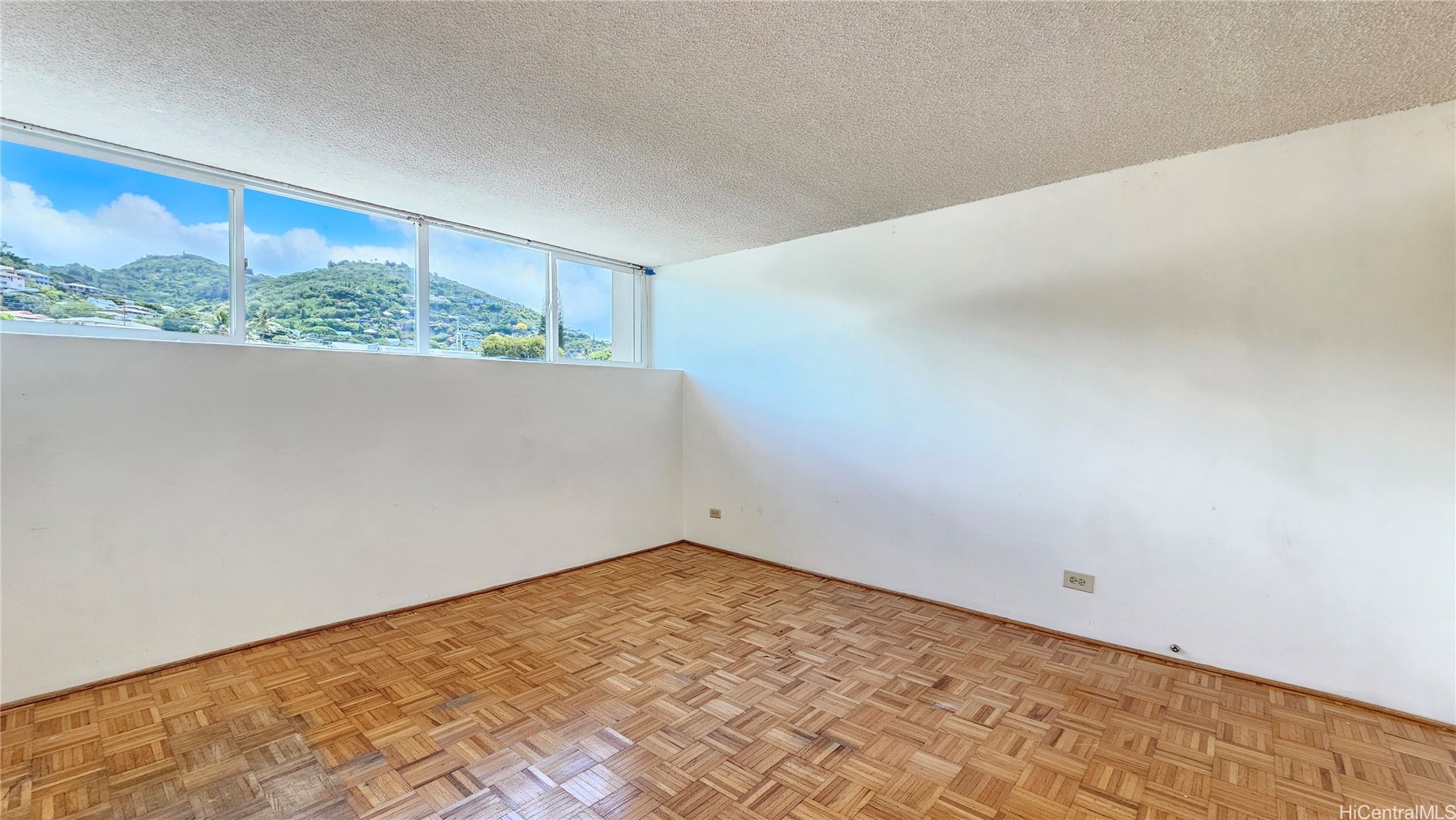 Honolulu, Hawaii, 96822, United States, 2 Bedrooms Bedrooms, ,2 BathroomsBathrooms,Residential,For Sale,1868361