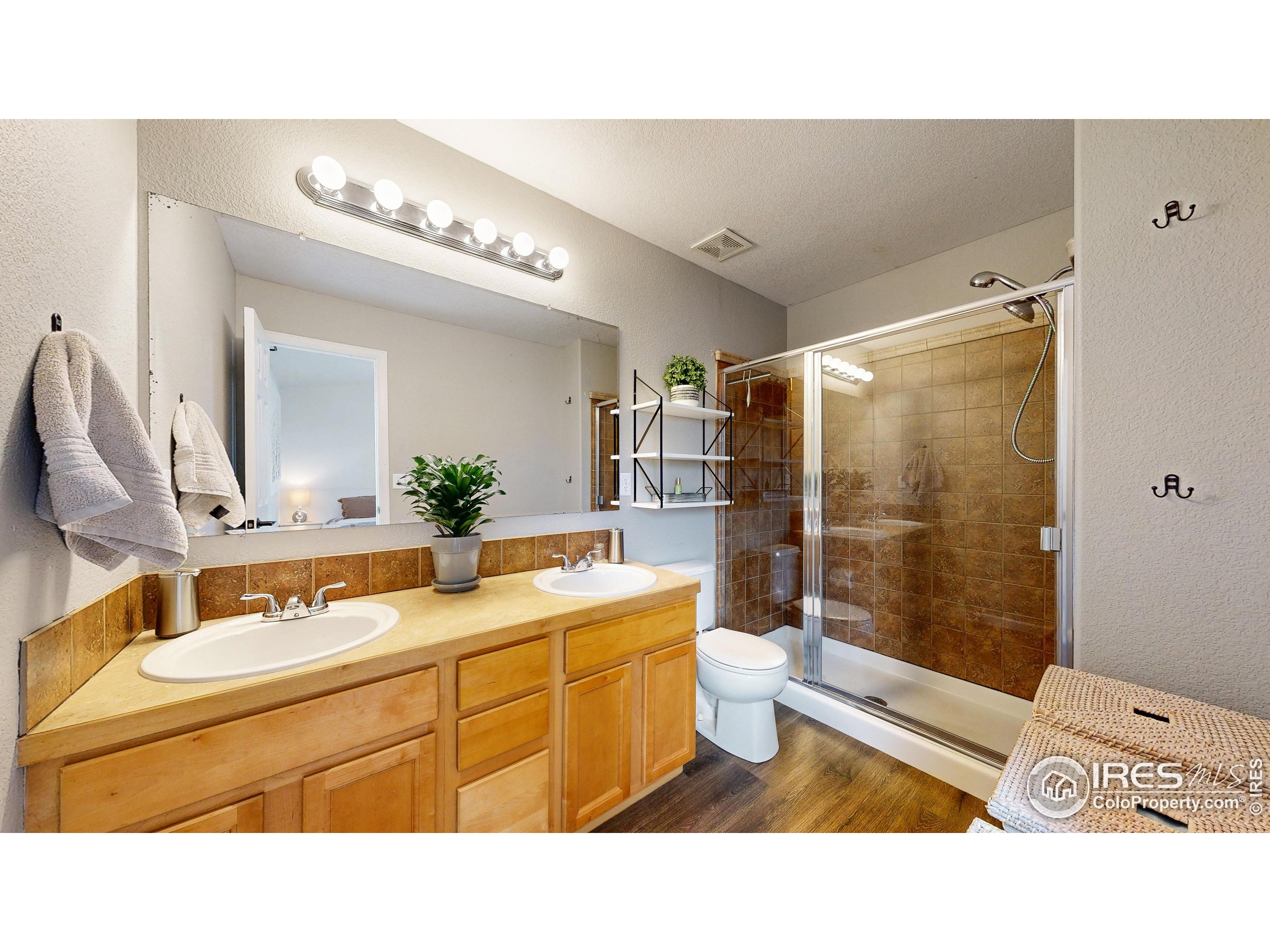 Milliken, Colorado, 80543, United States, 4 Bedrooms Bedrooms, ,3 BathroomsBathrooms,Residential,For Sale,1956406