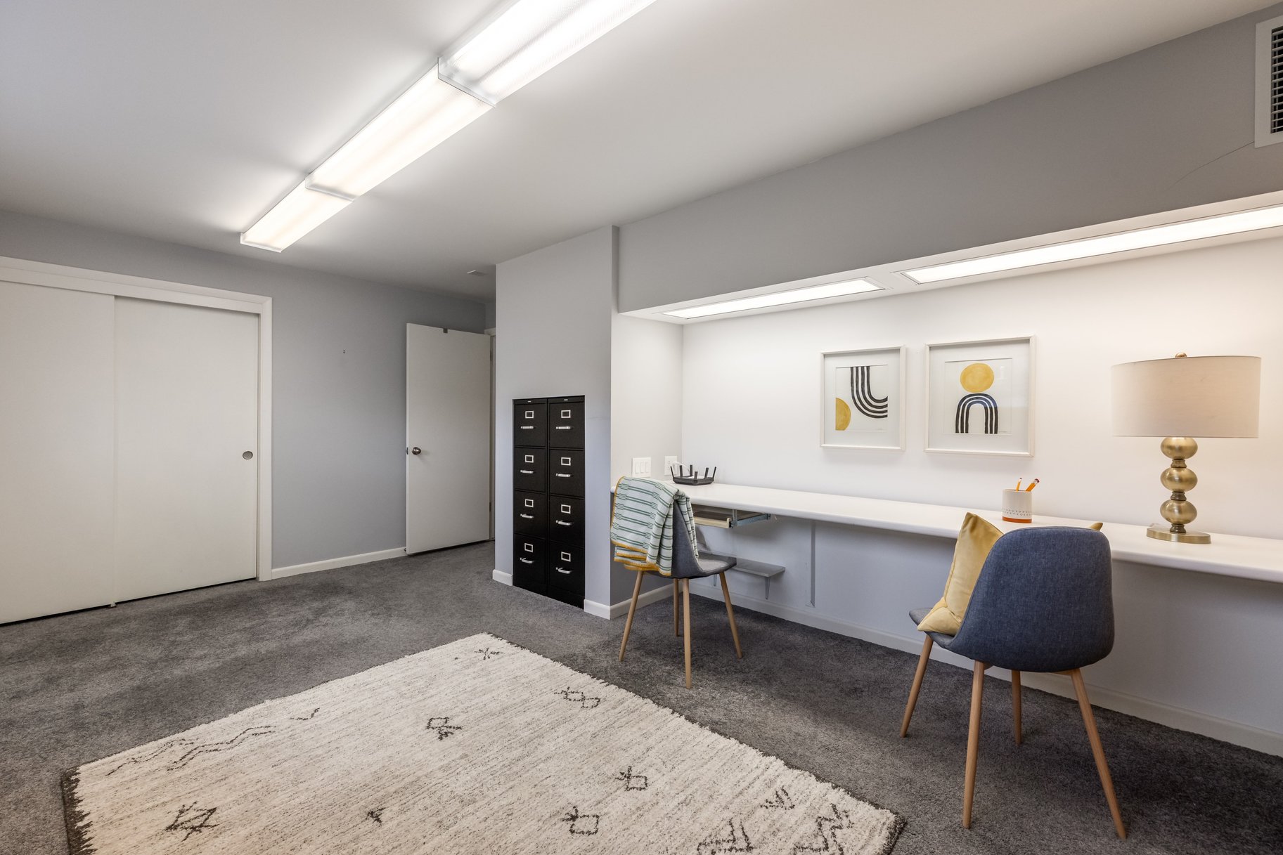  Elegant Contemporary Rambler in Sought After Neighborhood - 物件實景