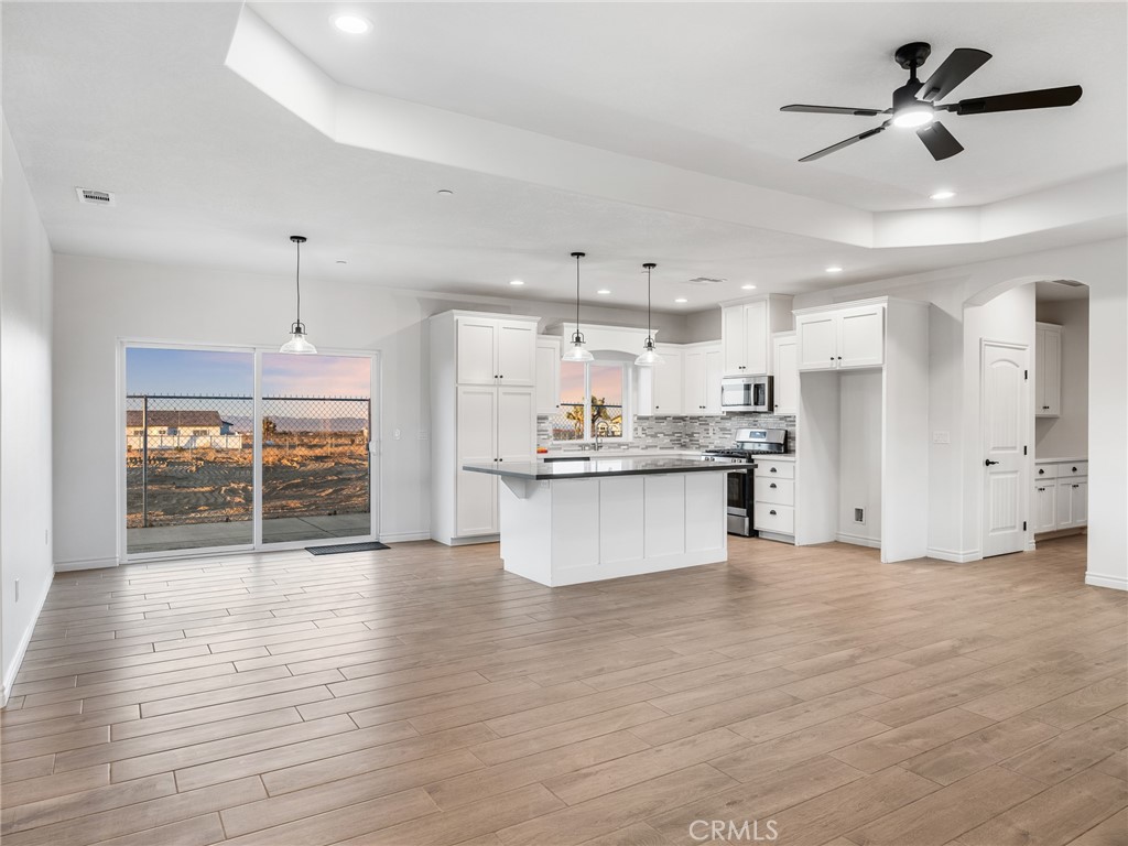 Pinon Hills, California, 92372, United States, 4 Bedrooms Bedrooms, ,3 BathroomsBathrooms,Residential,For Sale,1989561